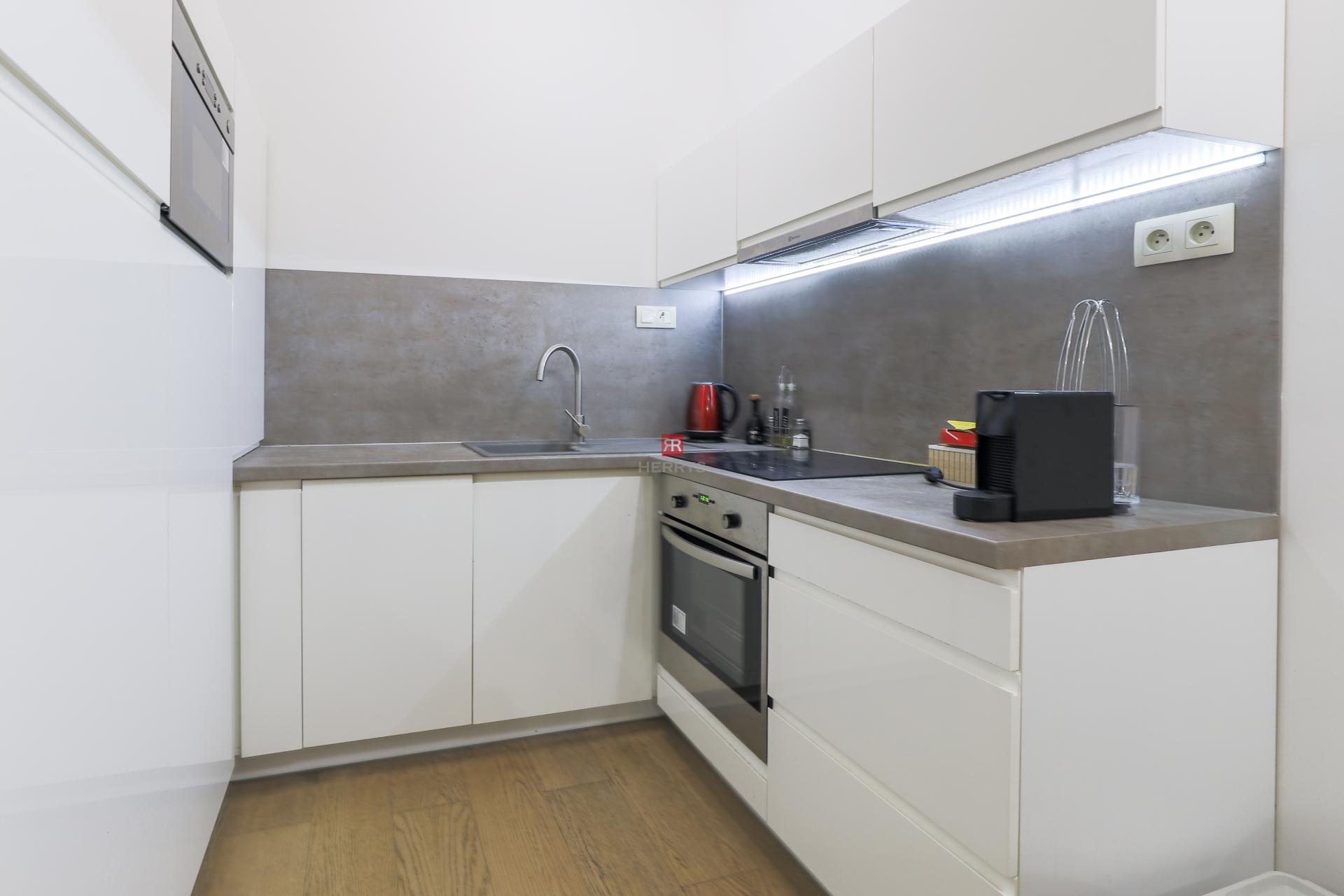 HERRYS - Sunny 3-room apartment for rent with parking space Panorama city