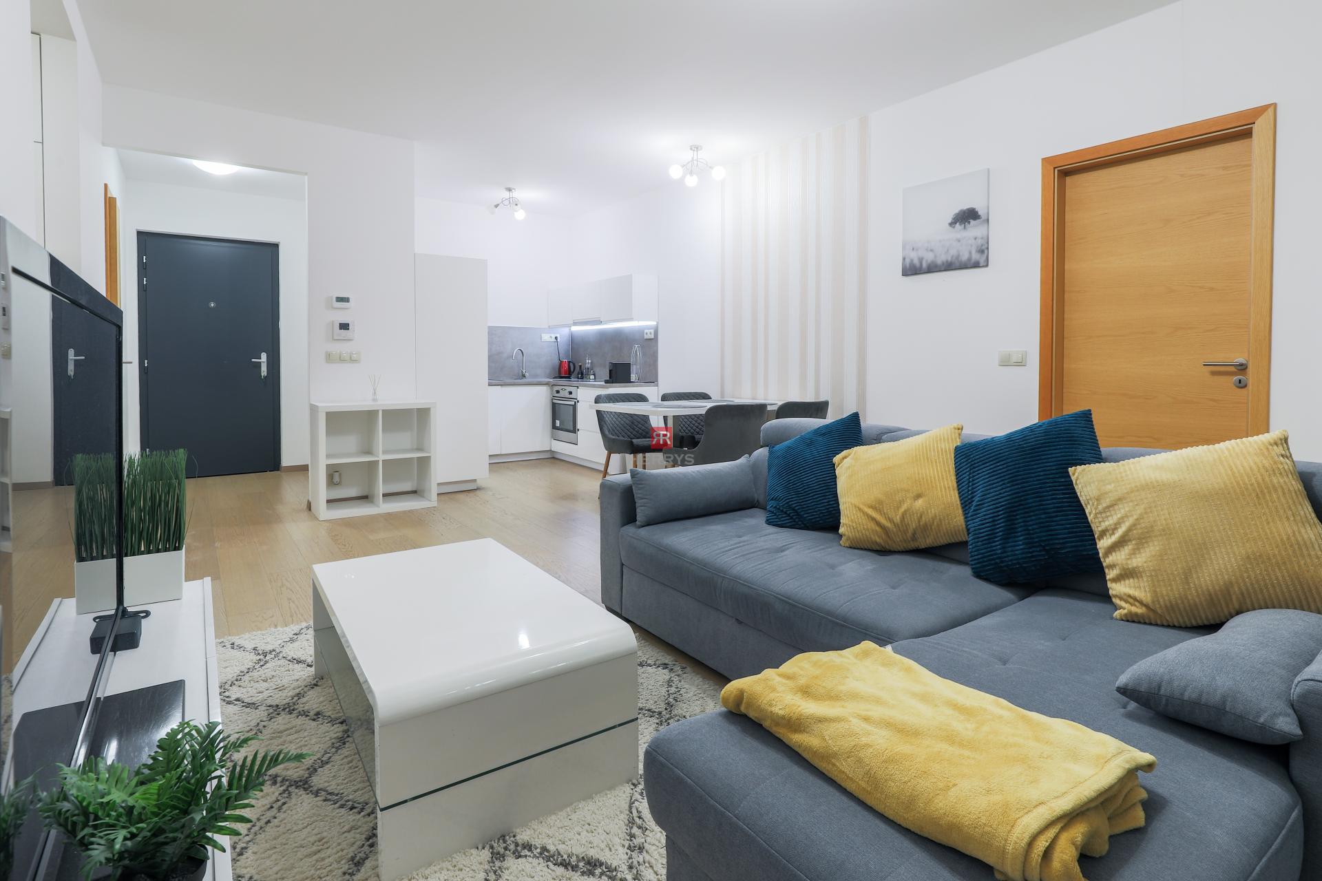 HERRYS - Sunny 3-room apartment for rent with parking space Panorama city