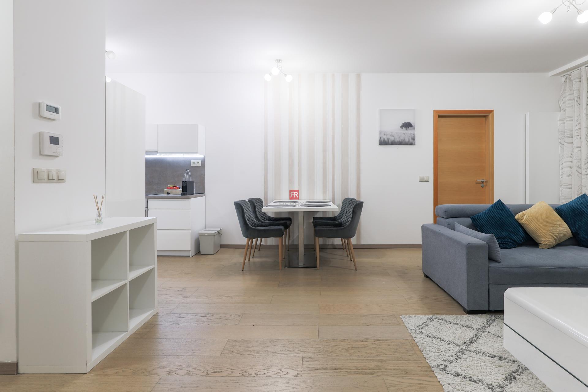 HERRYS - Sunny 3-room apartment for rent with parking space Panorama city