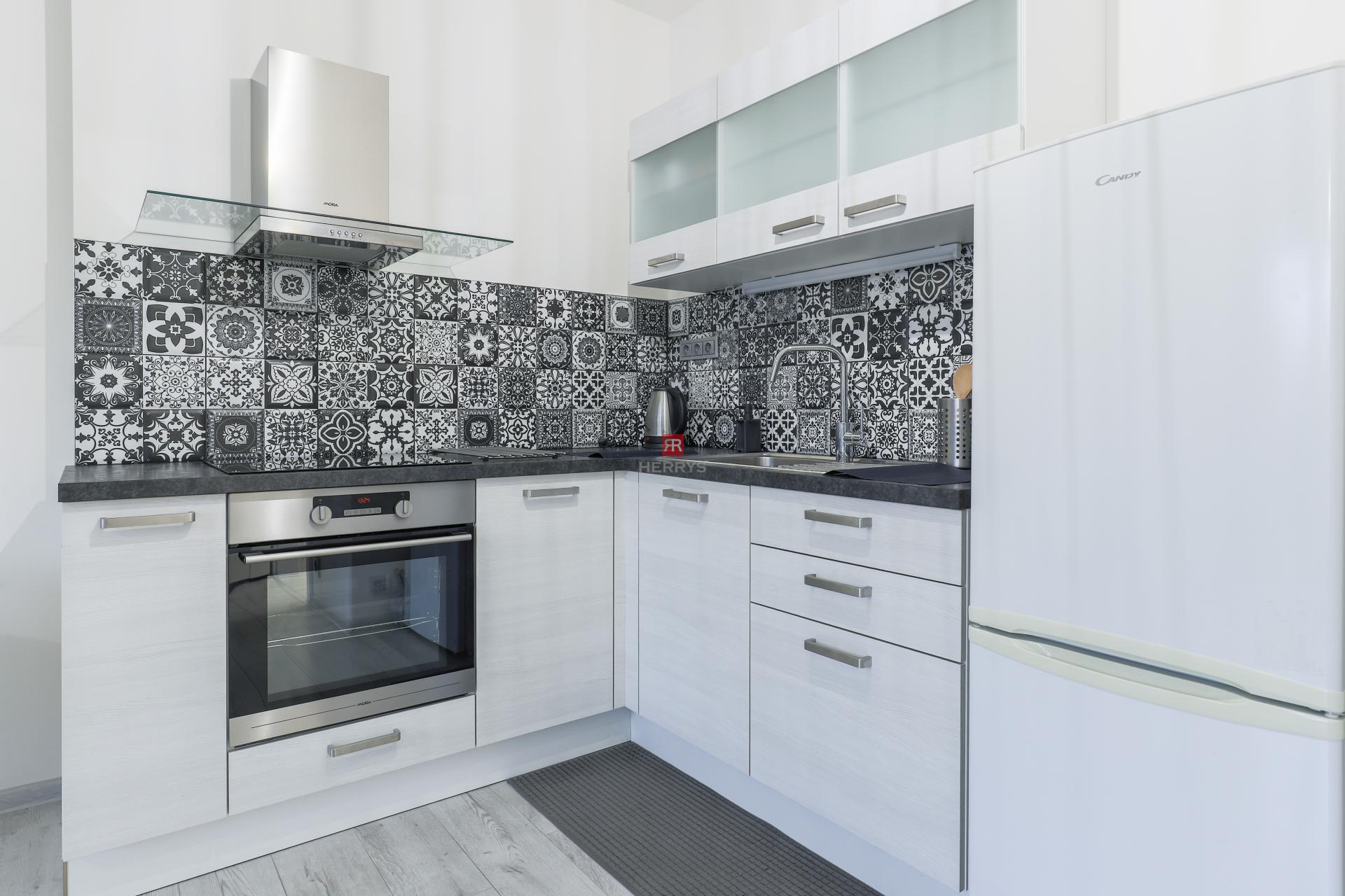 HERRYS - Na prenájom &nbsp;zariadený, priestranný 1 izbový byt v Ružinove, na Tomašikovej ulici