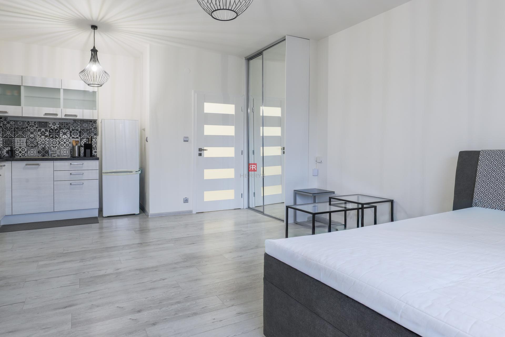 HERRYS - Na prenájom &nbsp;zariadený, priestranný 1 izbový byt v Ružinove, na Tomašikovej ulici