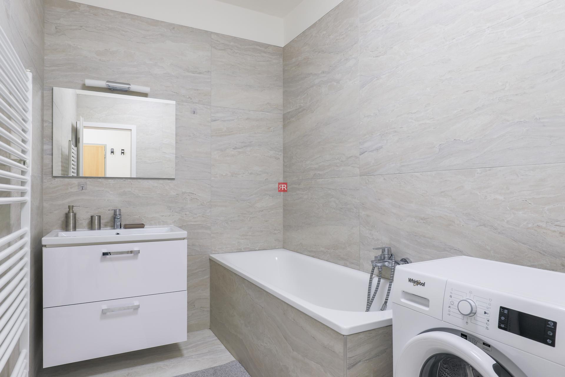 HERRYS - Na prenájom &nbsp;zariadený, priestranný 1 izbový byt v Ružinove, na Tomašikovej ulici