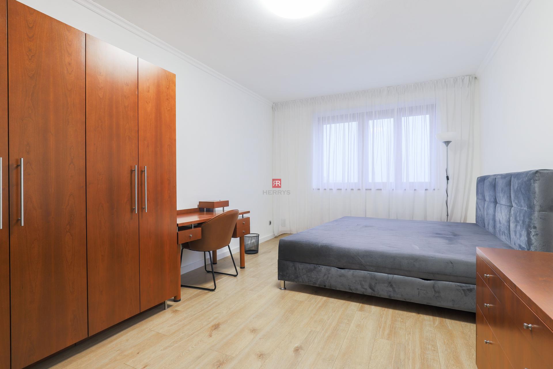 HERRYS - Na prenájom priestranný 4-izbový byt vo vyhľadávanej lokalite Starého Mesta