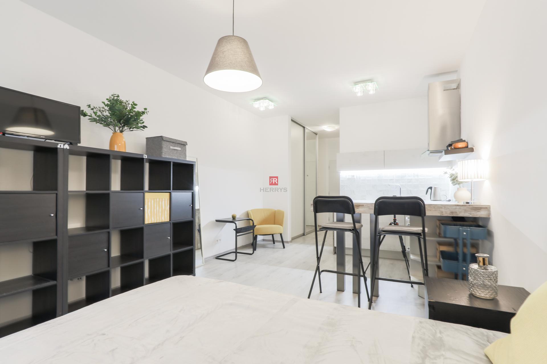 HERRYS – Na predaj moderný 1-izbový apartmán v projekte Nový Ružinov vhodný NA INVESTÍCIU