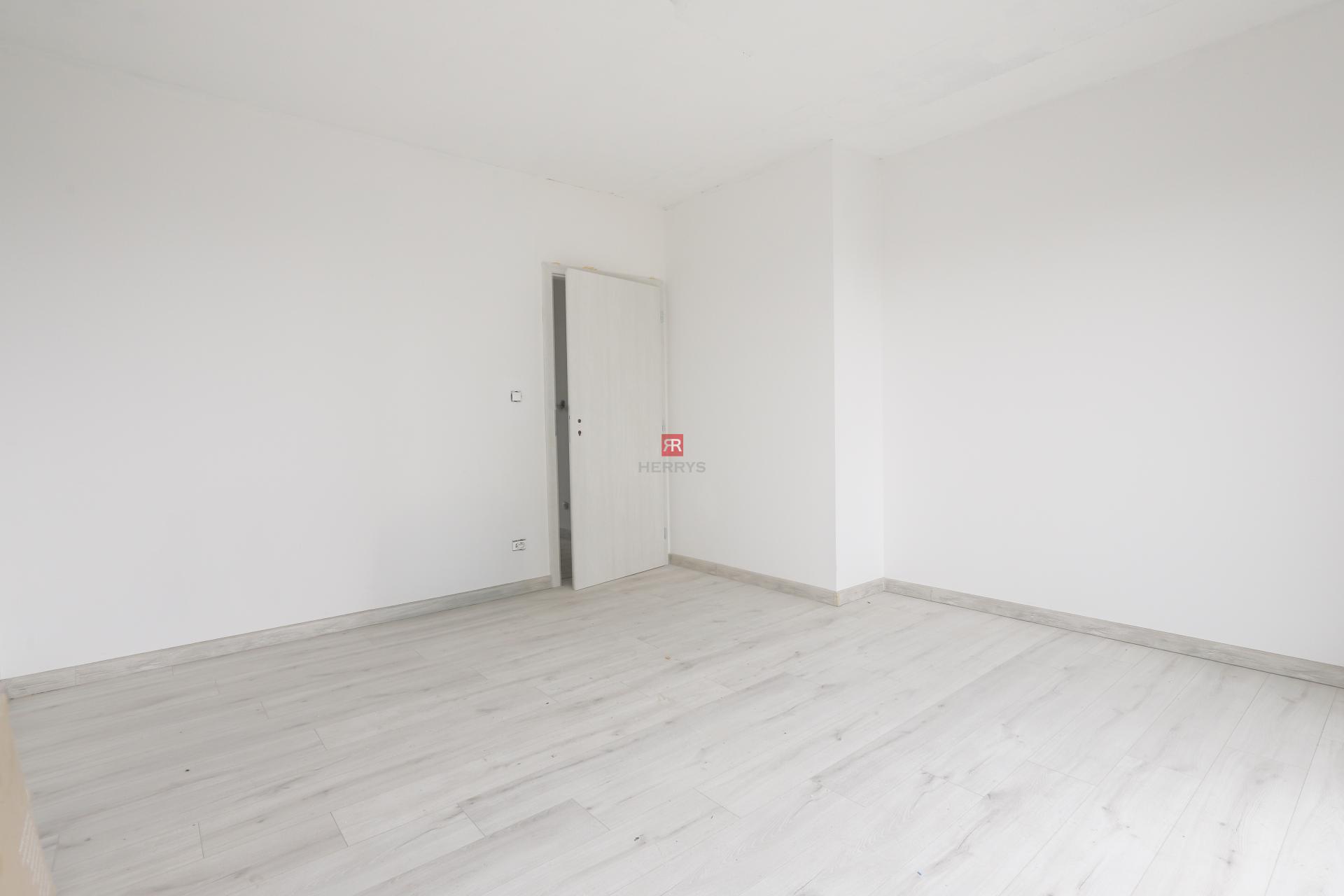 HERRYS - Na prenájom priestranný 3 izbový byt na Cyrilovej ulici