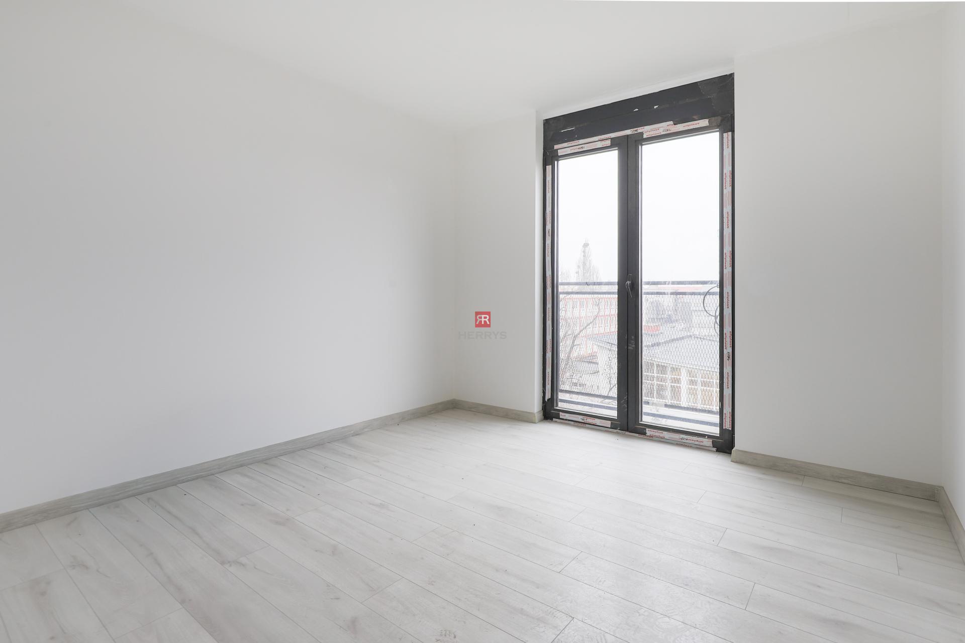 HERRYS - Na prenájom priestranný 3 izbový byt na Cyrilovej ulici