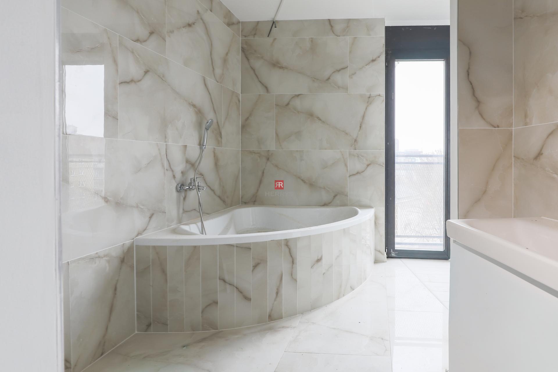 HERRYS - Na prenájom priestranný 3 izbový byt na Cyrilovej ulici