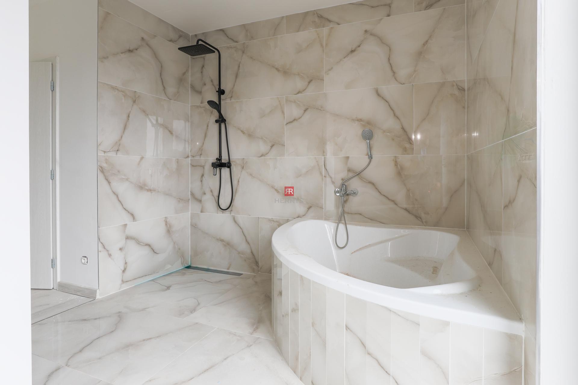 HERRYS - Na prenájom priestranný 3 izbový byt na Cyrilovej ulici