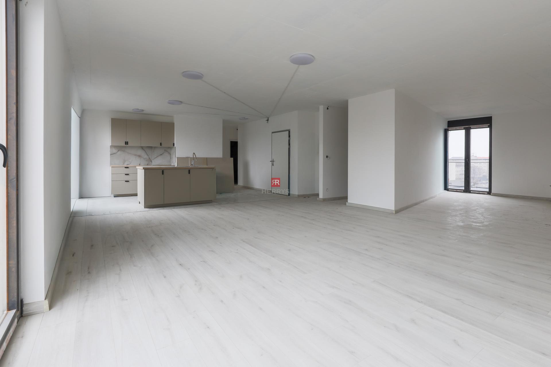 HERRYS - Na prenájom priestranný 3 izbový byt na Cyrilovej ulici