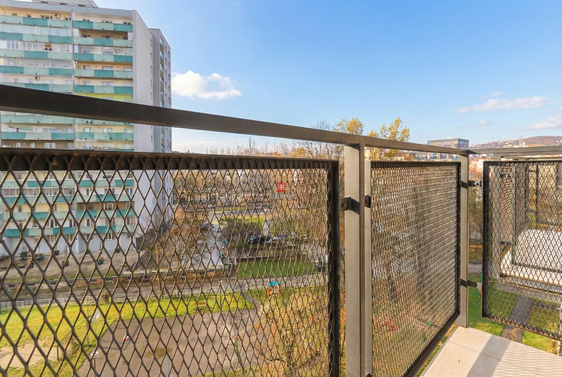 HERRYS - Na prenájom priestranný 3 izbový byt na Cyrilovej ulici