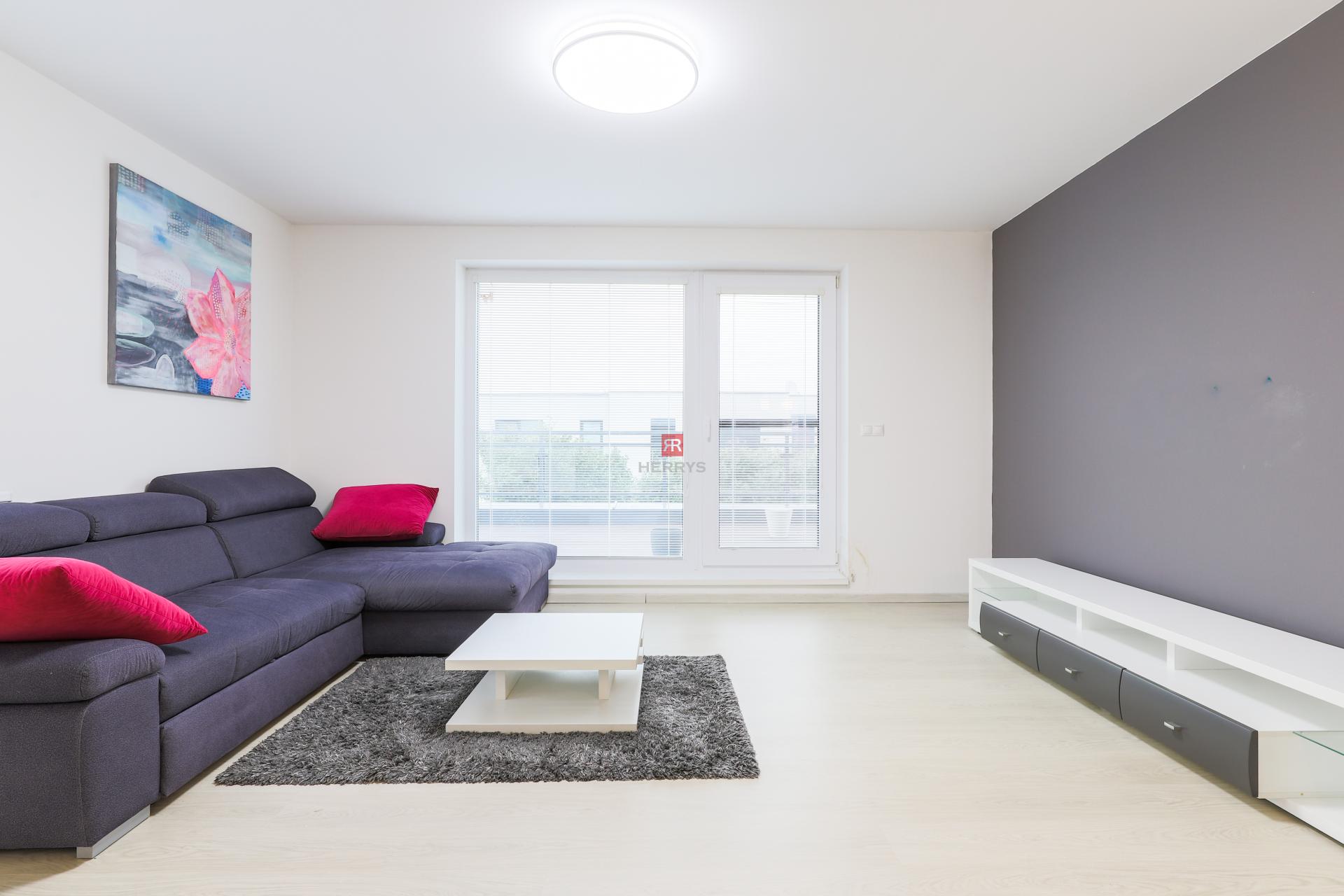 HERRYS - Spacious 3-room apartment with terrace for rent in Rovinka