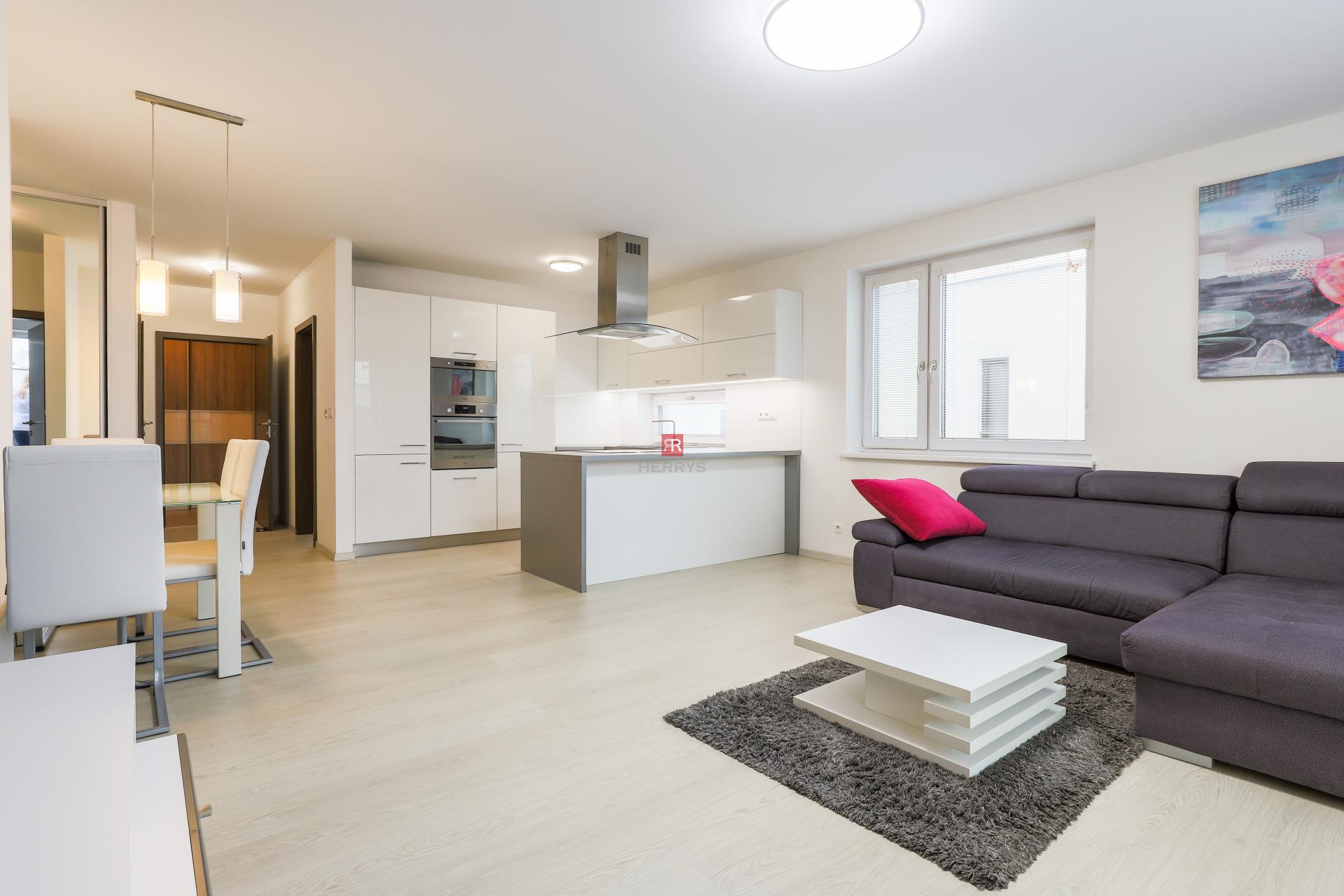 HERRYS - Spacious 3-room apartment with terrace for rent in Rovinka