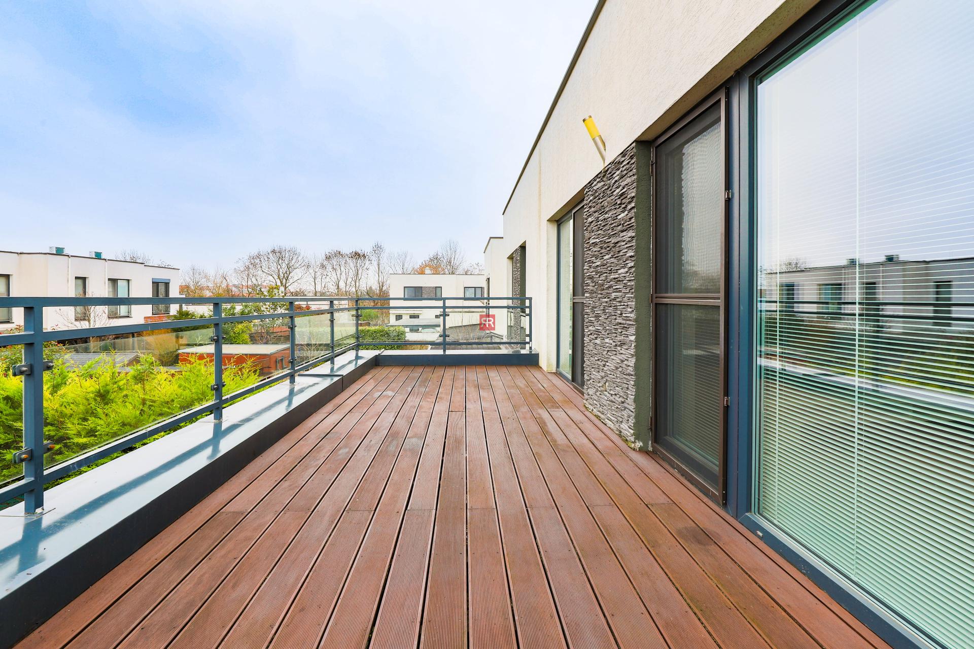 HERRYS - Spacious 3-room apartment with terrace for rent in Rovinka