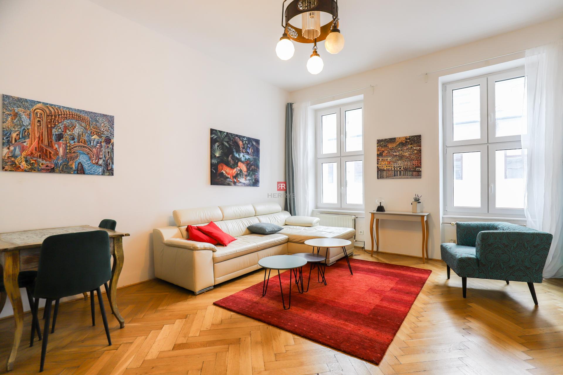 HERRYS - Na prenájom očarujúci 3-izbový byt s vysokými stropmi v srdci Starého Mesta