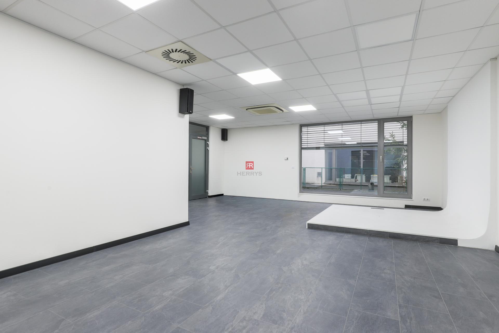 HERRYS - Na prenájom moderný nebytový priestor vo vyhľadávanej lokalite Starého Mesta