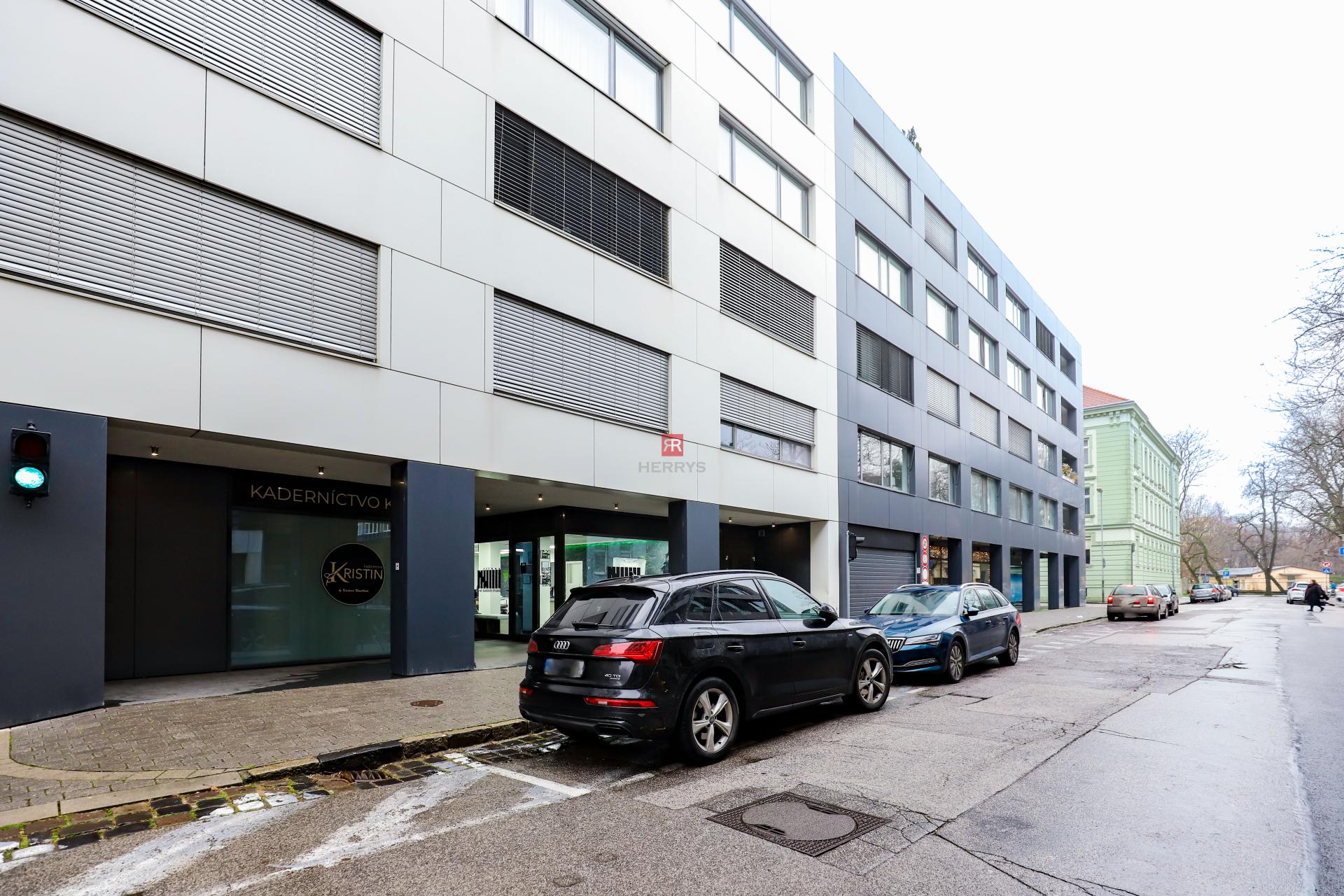 HERRYS - Na prenájom moderný nebytový priestor vo vyhľadávanej lokalite Starého Mesta