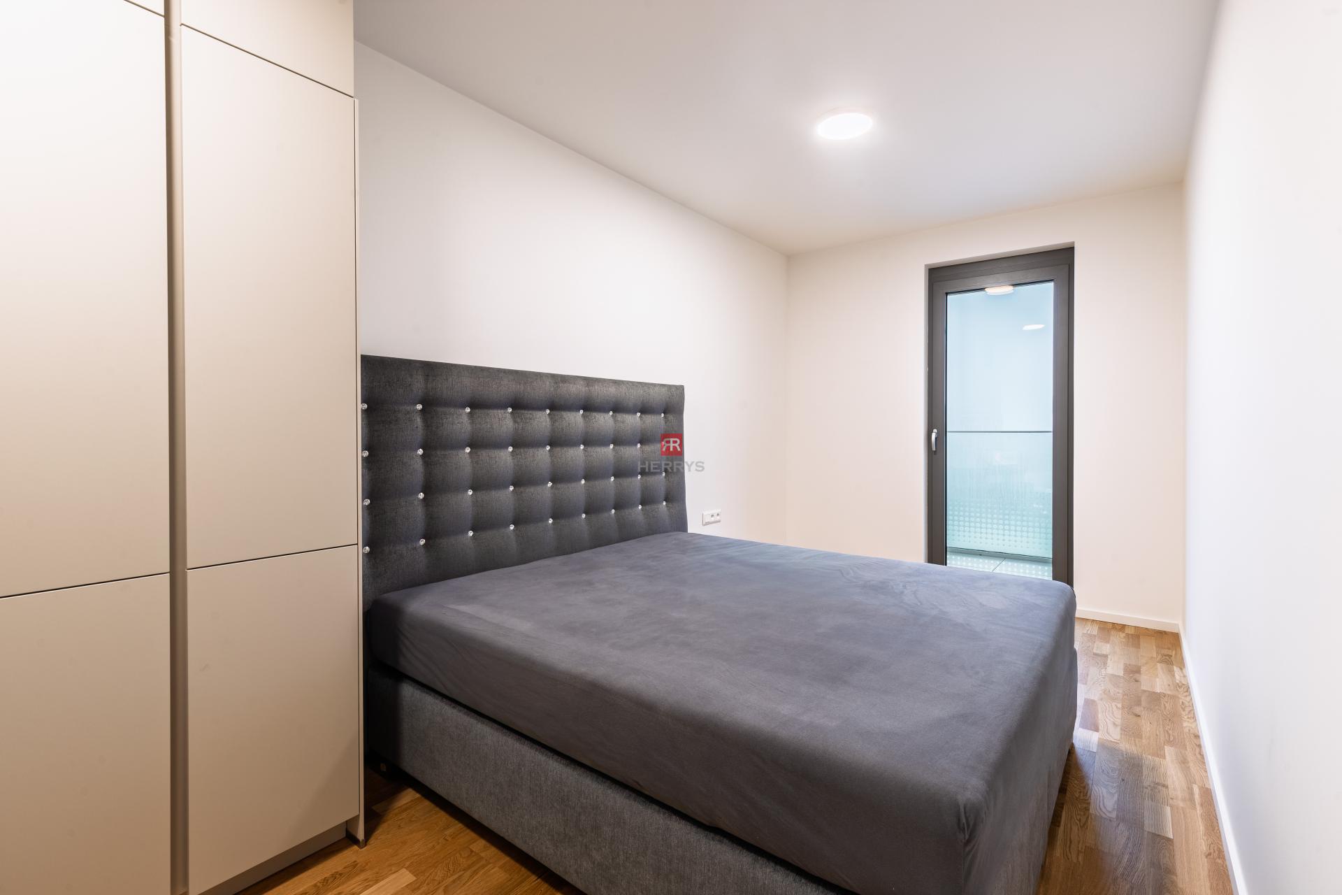 HERRYS - Na predaj luxusný úplne nový 3-izbový kompletne zariadený apartmán v novostavbe Metropolis