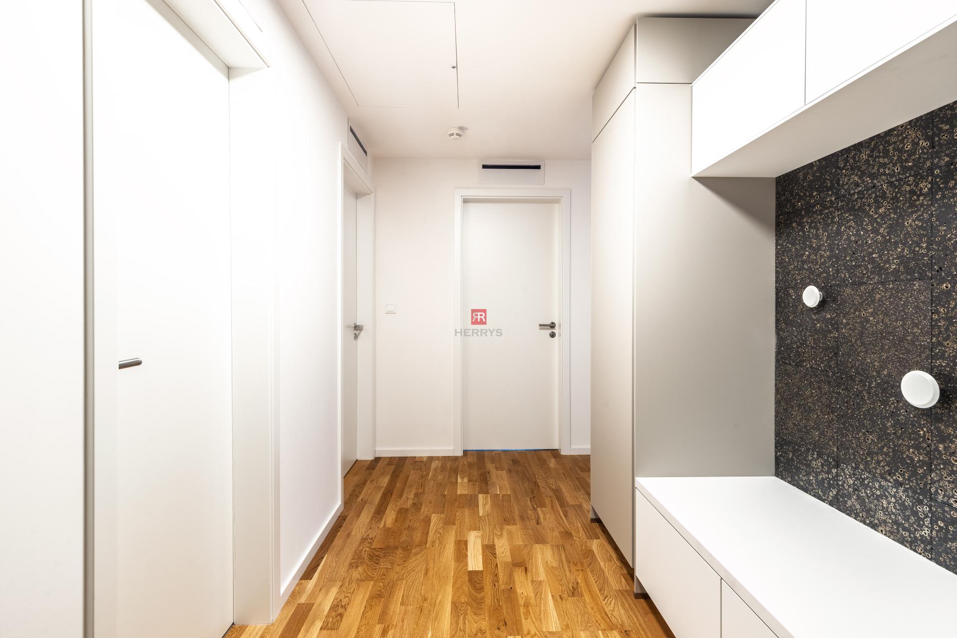 HERRYS - Na predaj luxusný úplne nový 3-izbový kompletne zariadený apartmán v novostavbe Metropolis