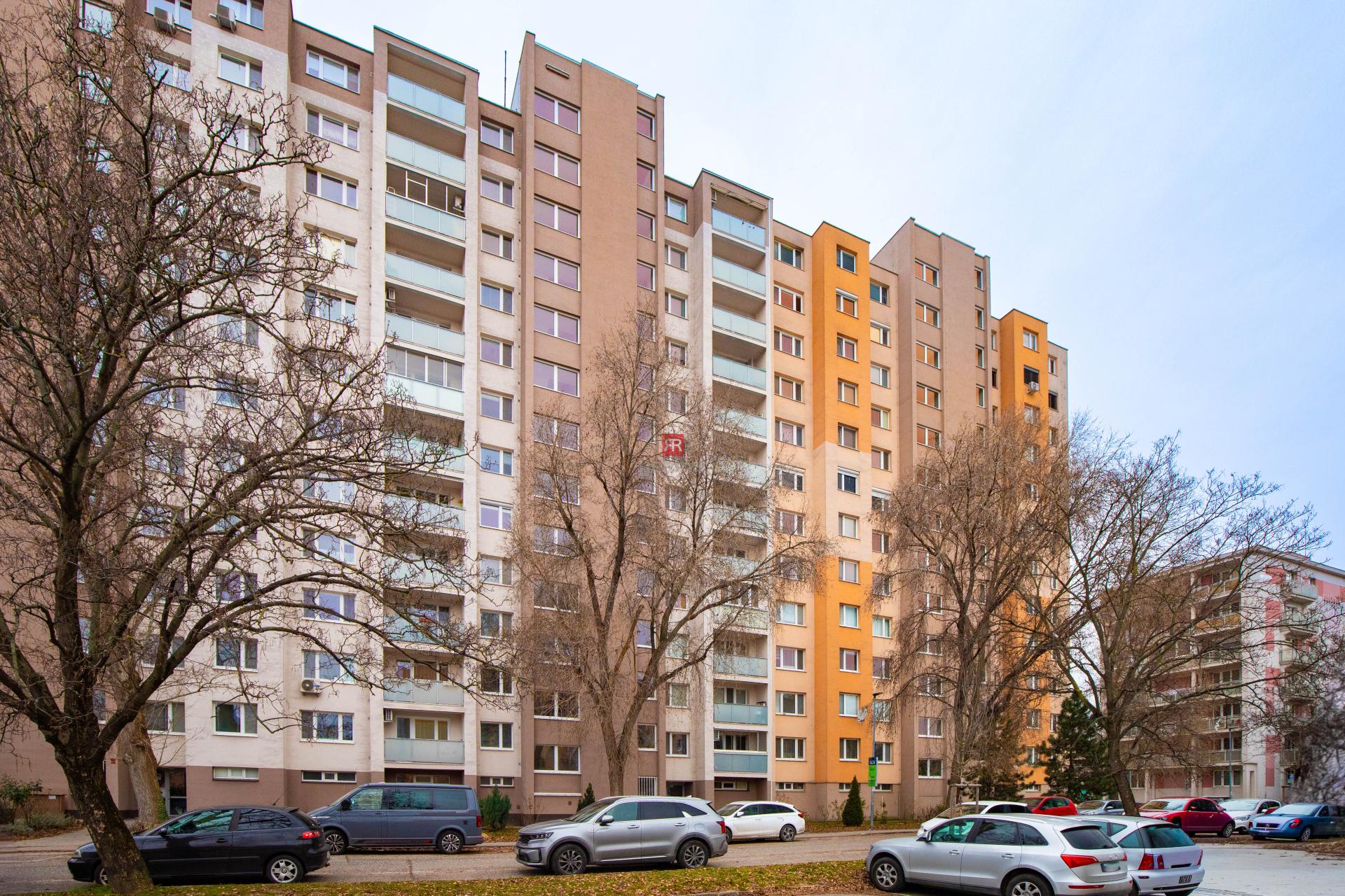 HERRYS – 1-room apartment for sale with the possibility of conversion to 2 rooms in a popular location near Štrkovec