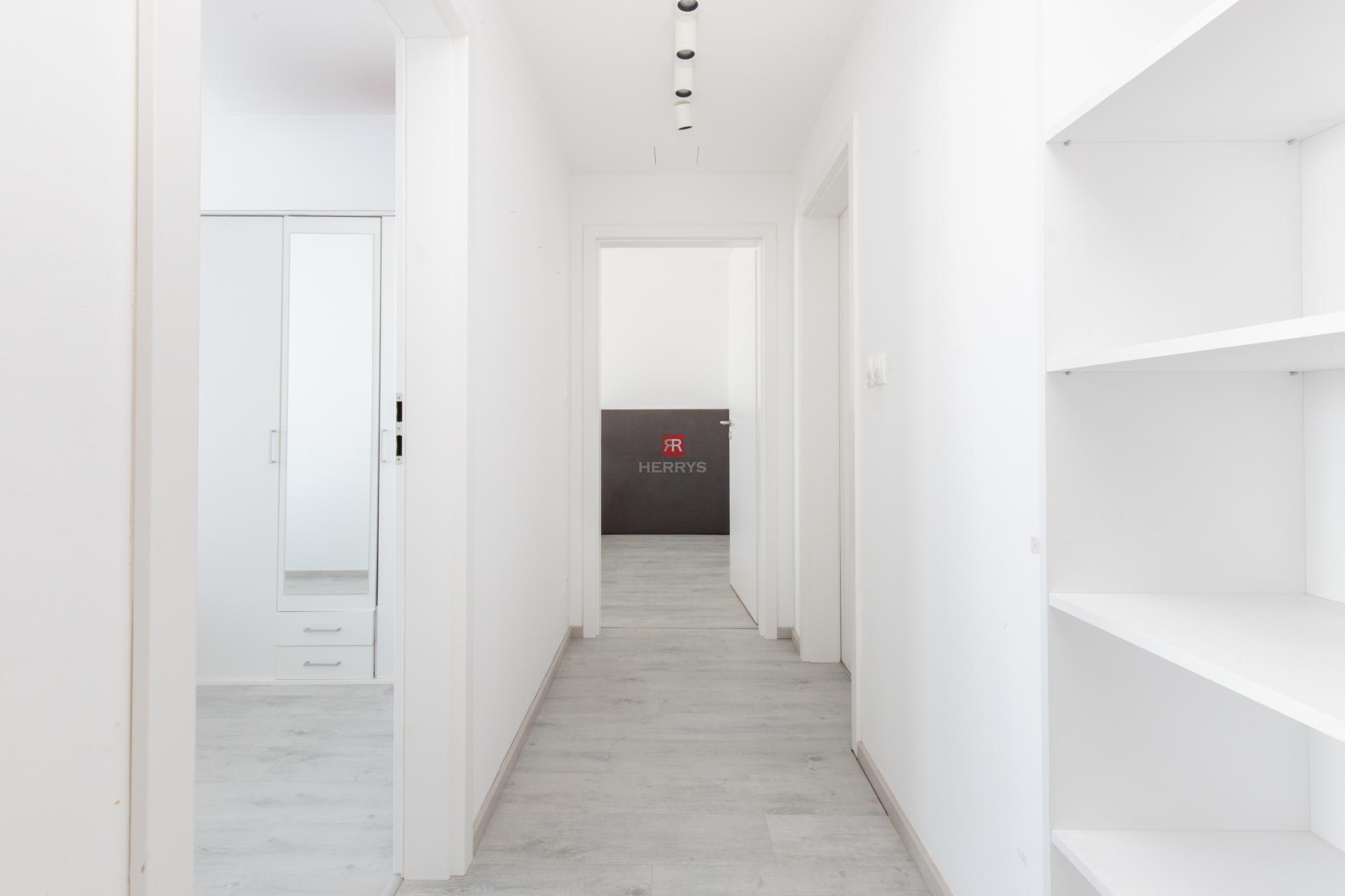 HERRYS - 3-room apartment for rent in CityPark with a beautiful view of the city, Ružinov