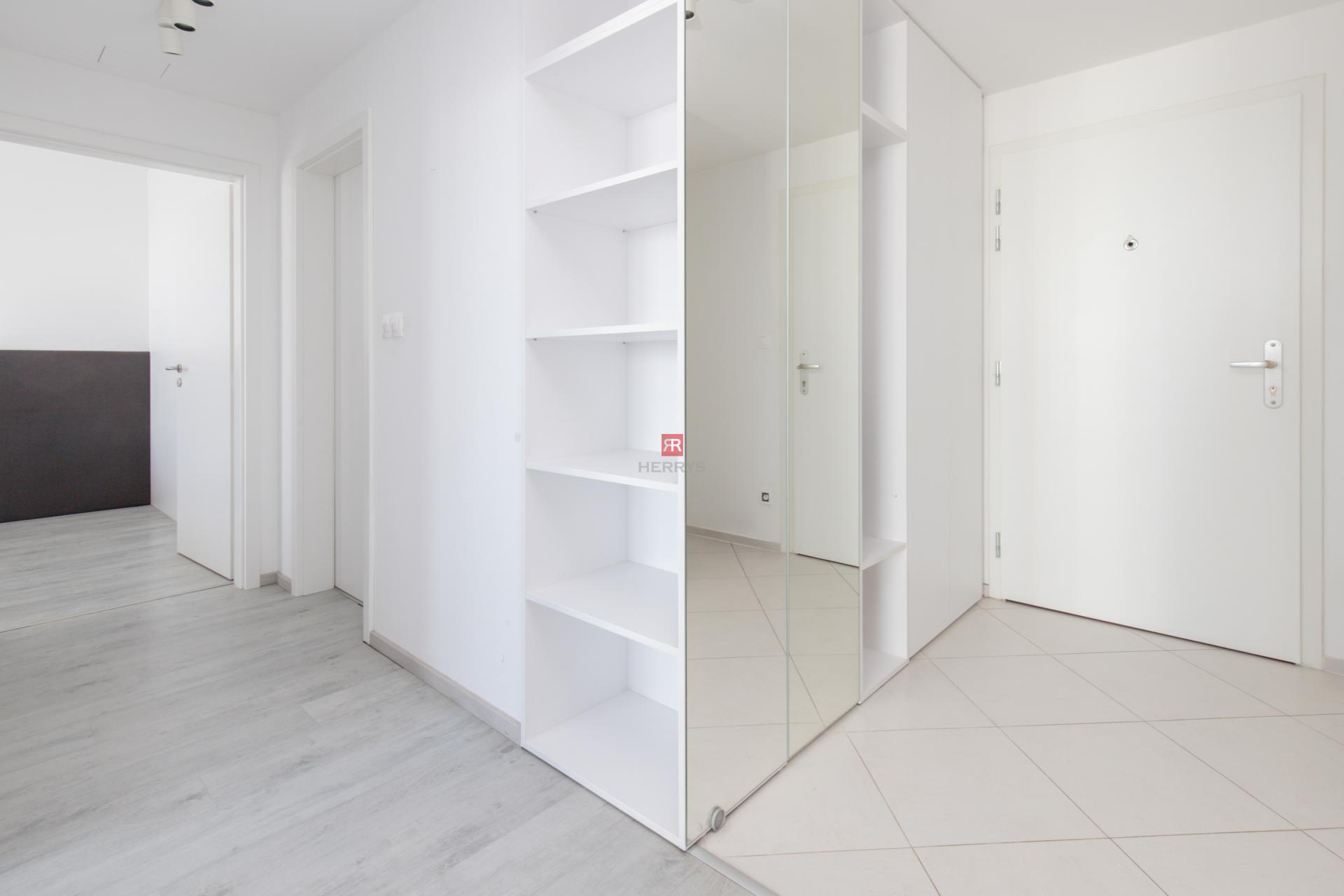 HERRYS - 3-room apartment for rent in CityPark with a beautiful view of the city, Ružinov