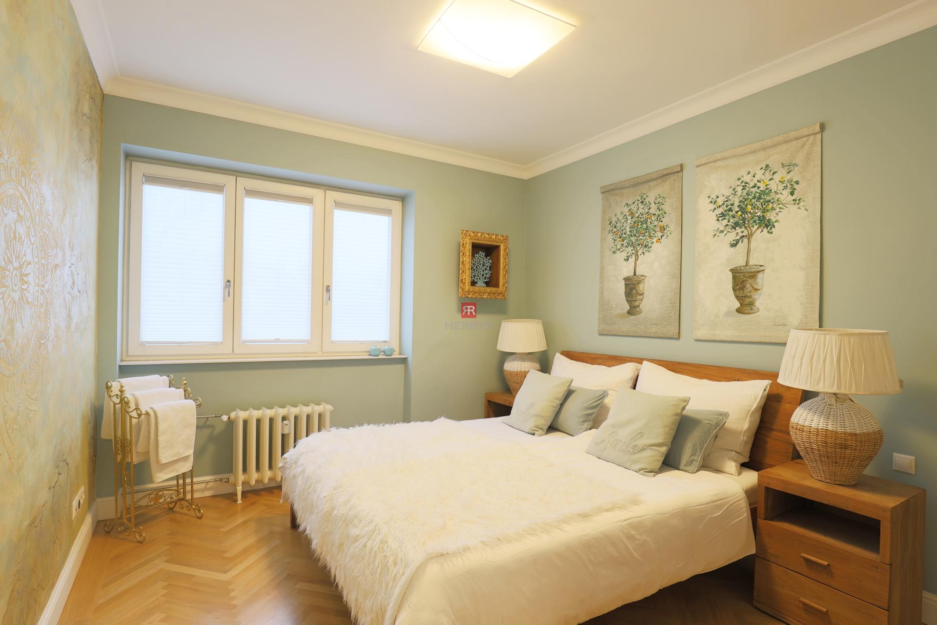 HERRYS – Na prenájom luxusný 3-izbový byt s balkónom a klimatizáciou v centre Bratislavy