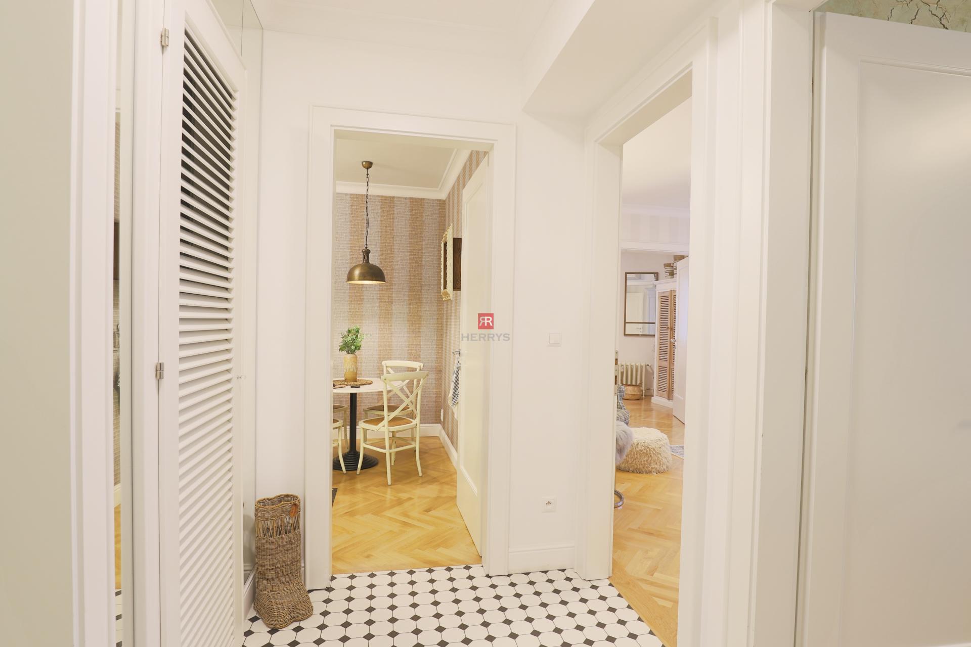 HERRYS – Na prenájom luxusný 3-izbový byt s balkónom a klimatizáciou v centre Bratislavy