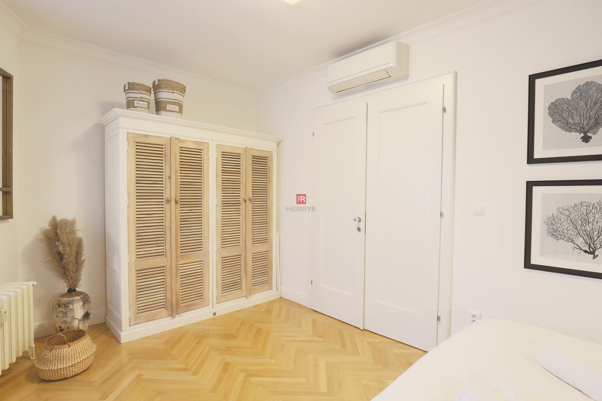 HERRYS – Na prenájom luxusný 3-izbový byt s balkónom a klimatizáciou v centre Bratislavy