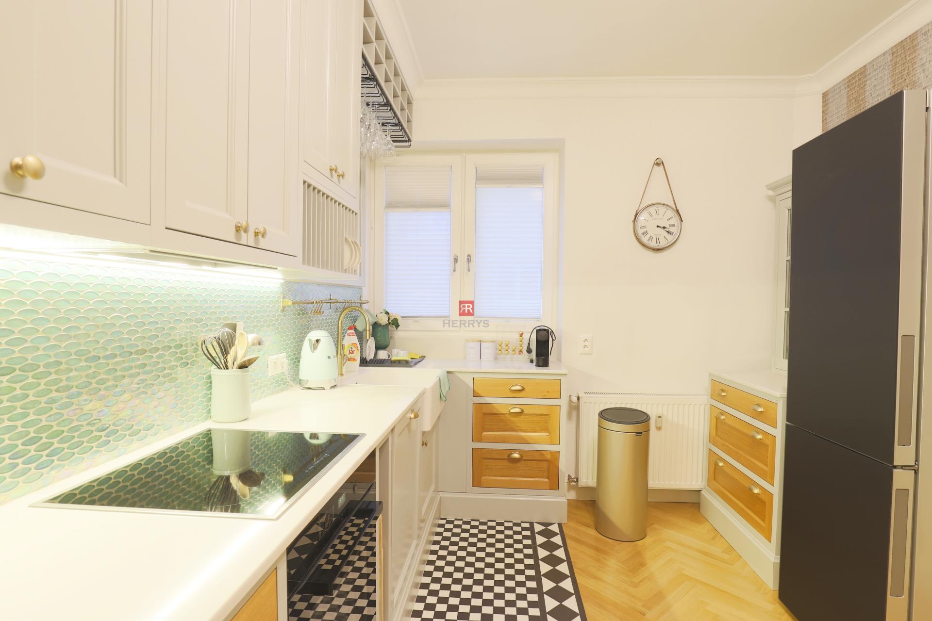 HERRYS – Na prenájom luxusný 3-izbový byt s balkónom a klimatizáciou v centre Bratislavy