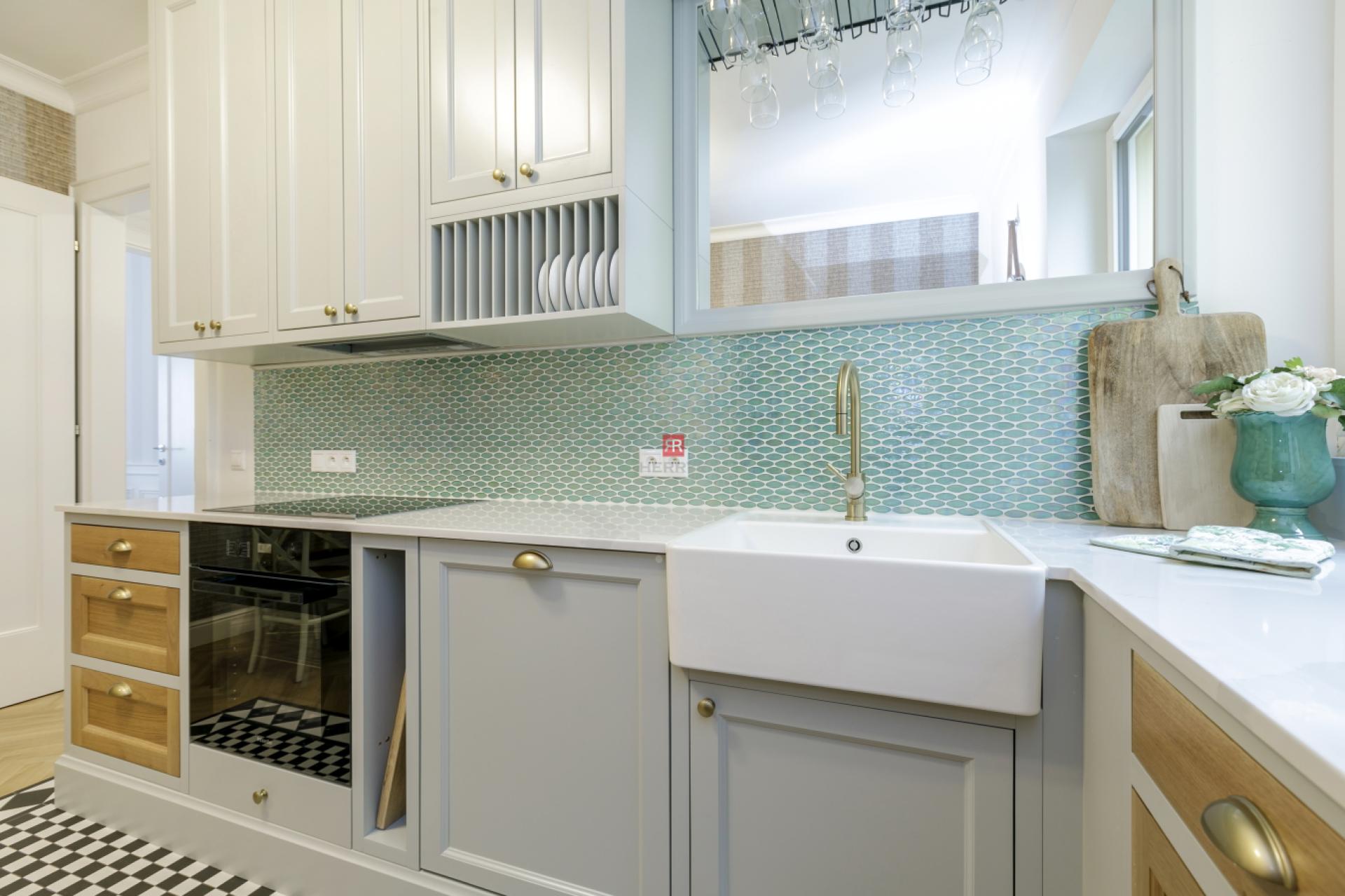 HERRYS – Luxury 3-Room Apartment with Balcony and Air Conditioning in the Centre For Rent