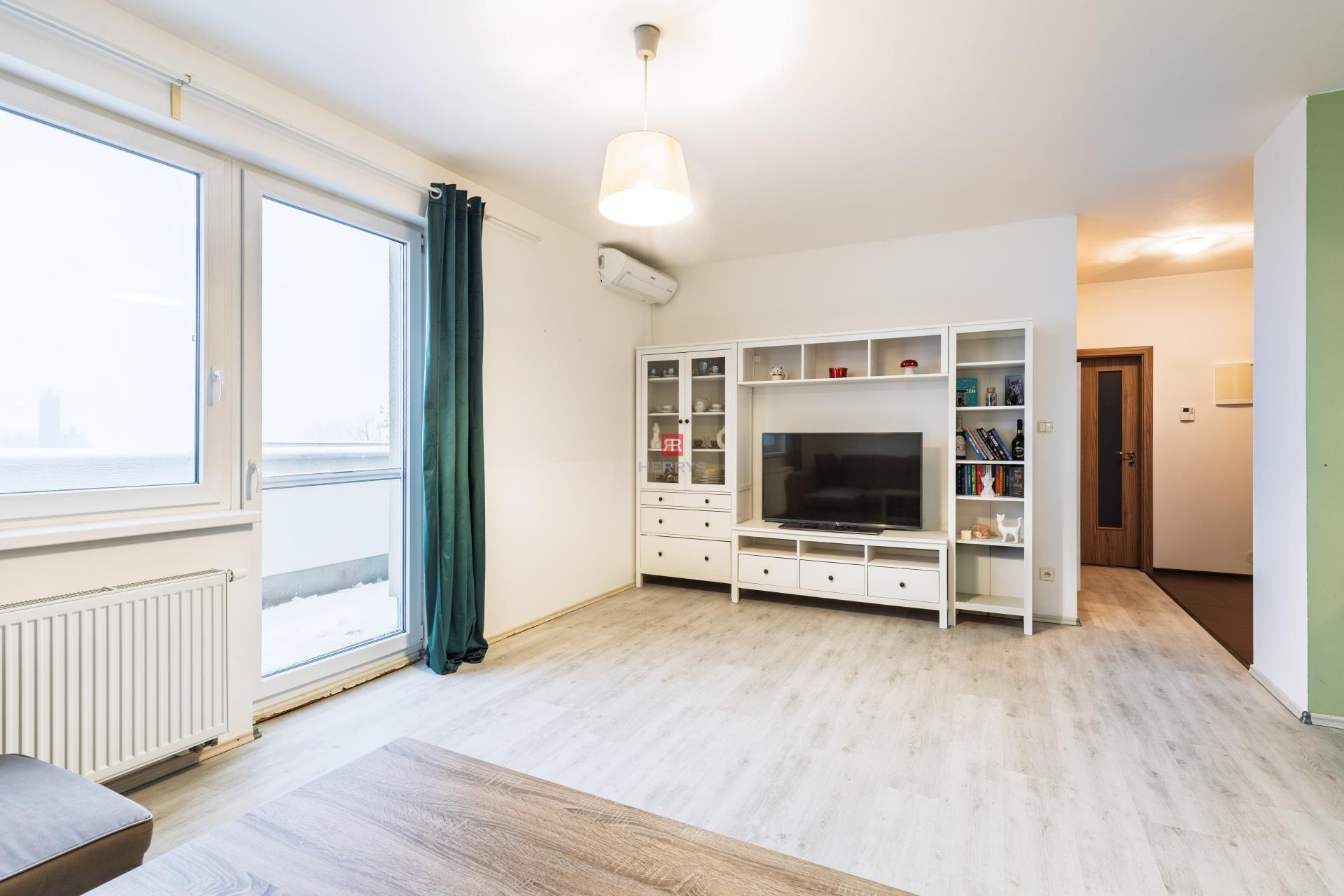 HERRYS - Predaj priestranného 2 izbového bytu v staršej novostavbe