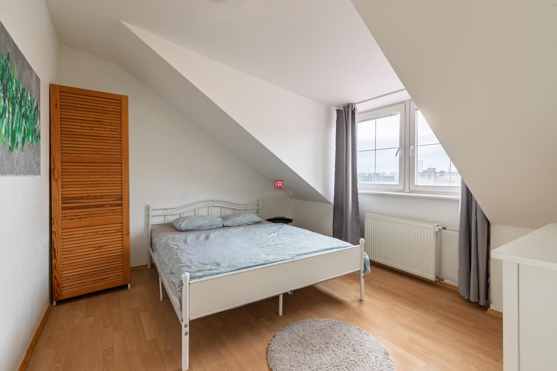 HERRYS - Na predaj unikátny mestský 4 izbový byt s&nbsp;terasou v&nbsp;srdci Starého Mesta, na Strakovej ulici