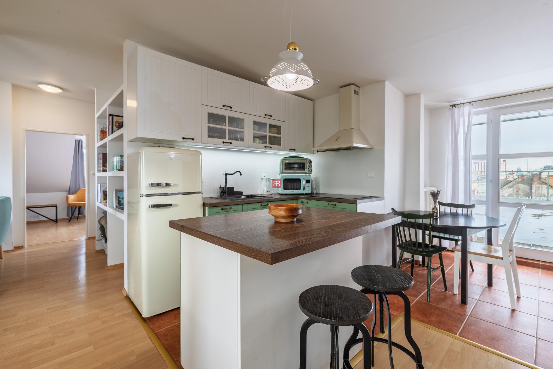 HERRYS - Na predaj unikátny mestský 4 izbový byt s&nbsp;terasou v&nbsp;srdci Starého Mesta, na Strakovej ulici