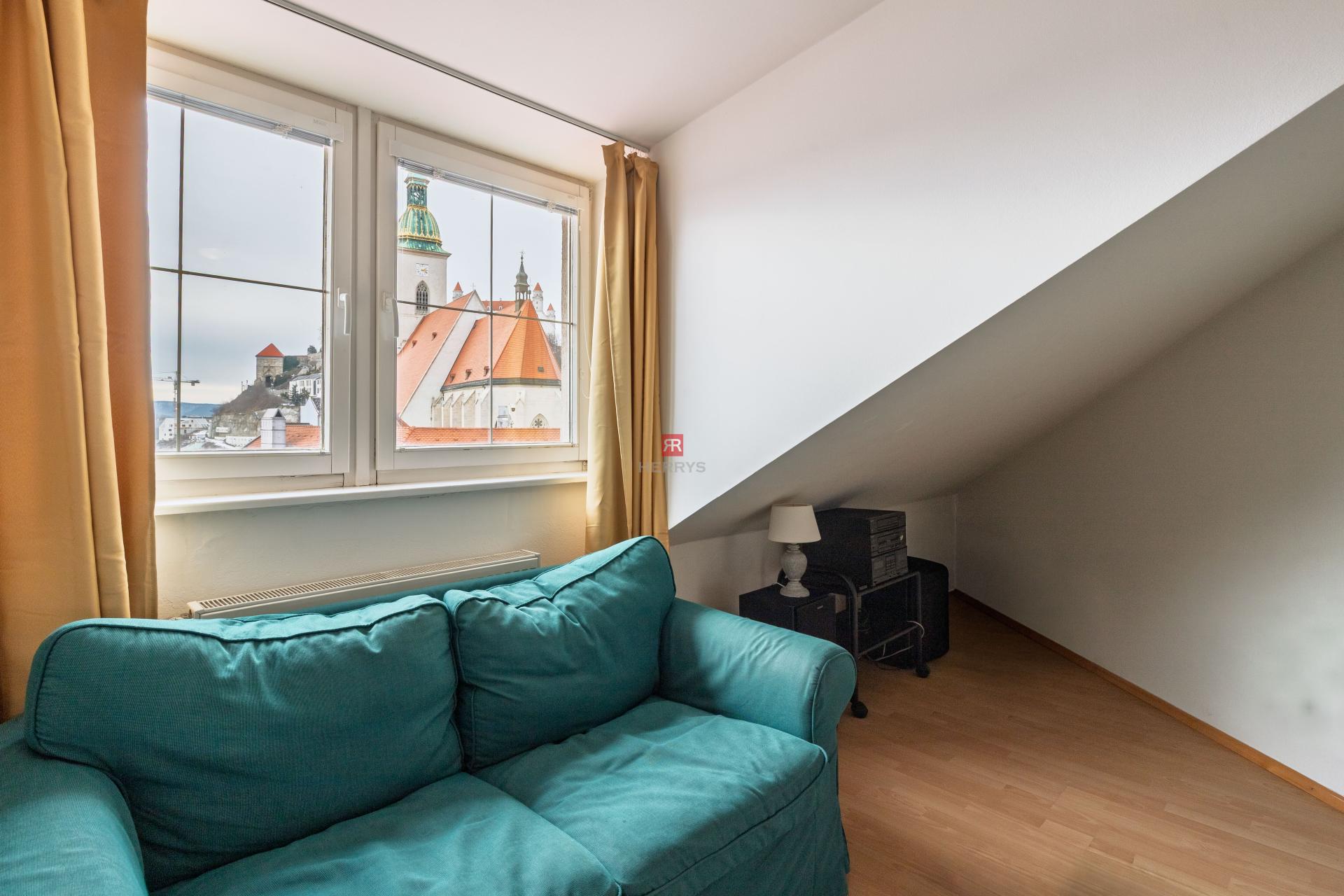 HERRYS - Na predaj unikátny mestský 4 izbový byt s&nbsp;terasou v&nbsp;srdci Starého Mesta, na Strakovej ulici