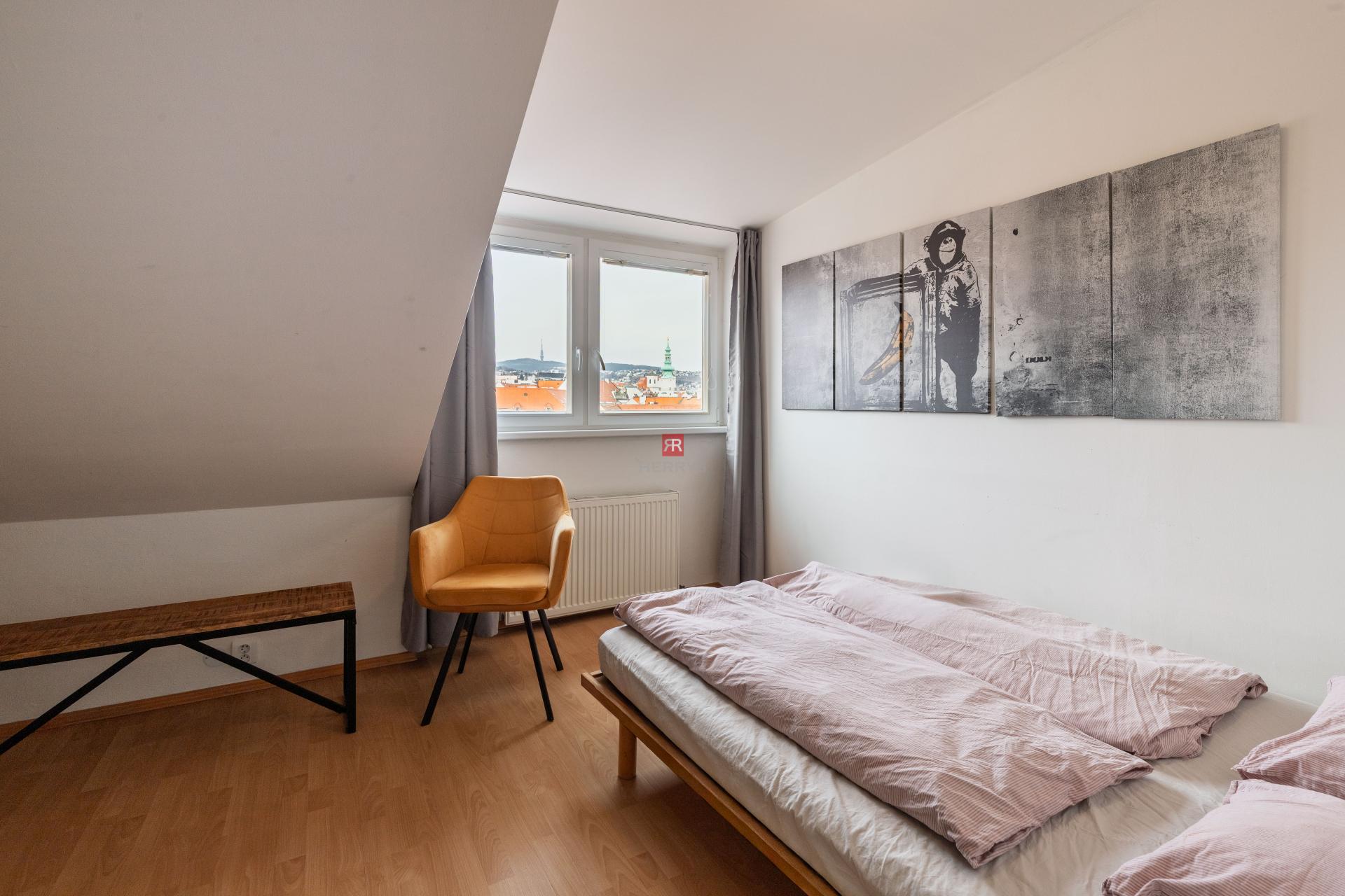 HERRYS - Na predaj unikátny mestský 4 izbový byt s&nbsp;terasou v&nbsp;srdci Starého Mesta, na Strakovej ulici