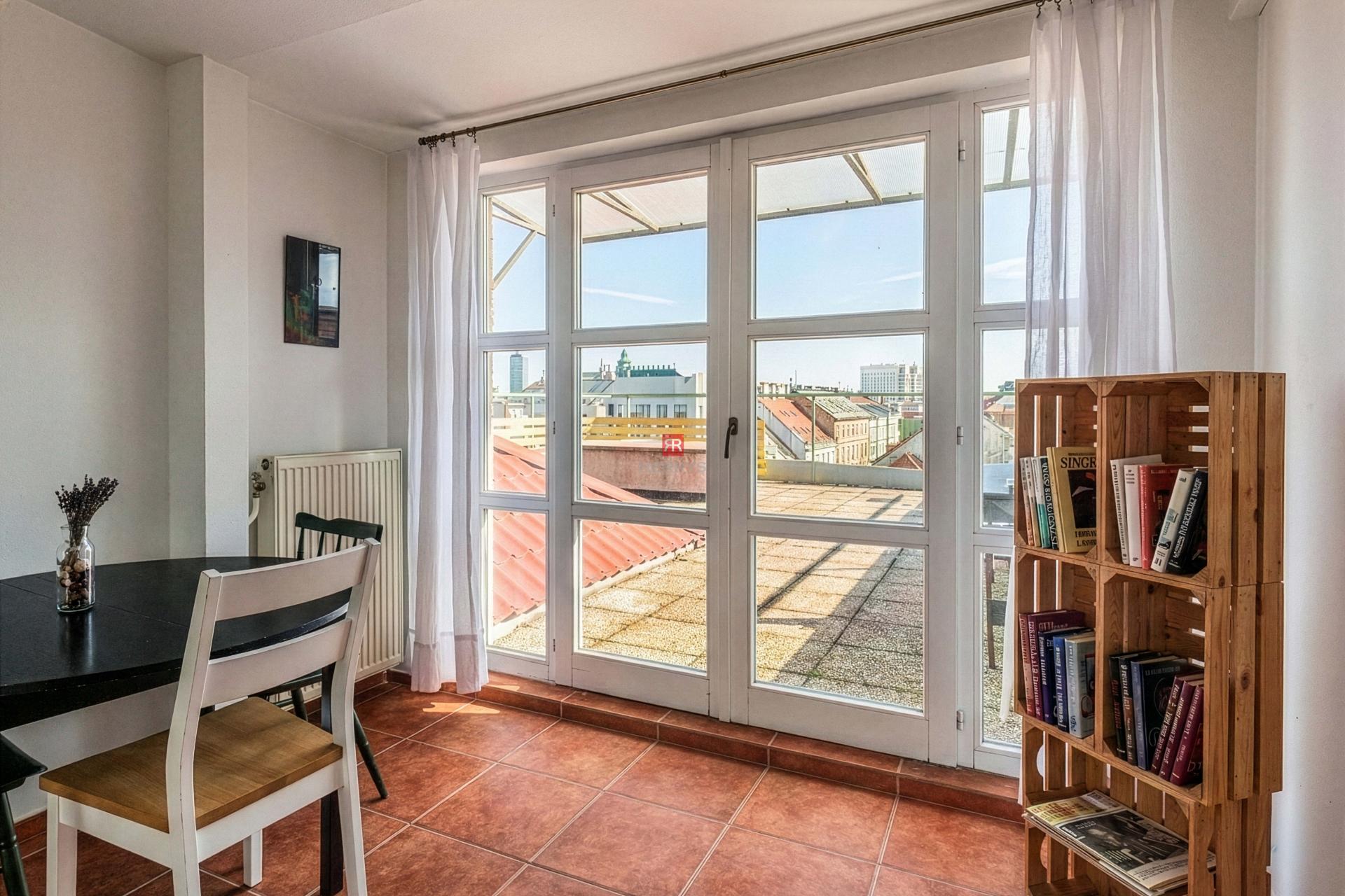 HERRYS - Na predaj unikátny mestský 4 izbový byt s&nbsp;terasou v&nbsp;srdci Starého Mesta, na Strakovej ulici