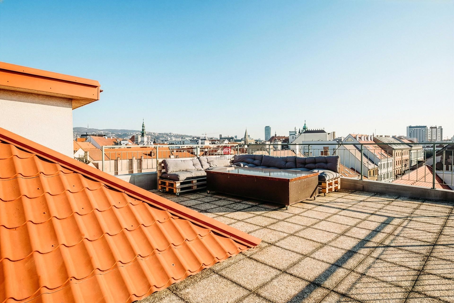 HERRYS - Na predaj unikátny mestský 4 izbový byt s&nbsp;terasou v&nbsp;srdci Starého Mesta, na Strakovej ulici