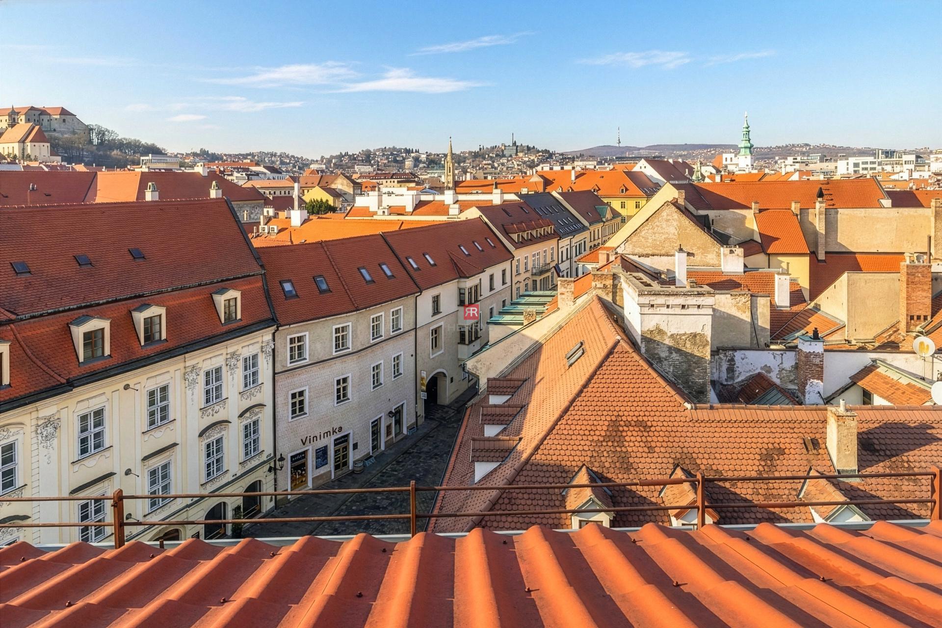HERRYS - Na predaj unikátny mestský 4 izbový byt s&nbsp;terasou v&nbsp;srdci Starého Mesta, na Strakovej ulici