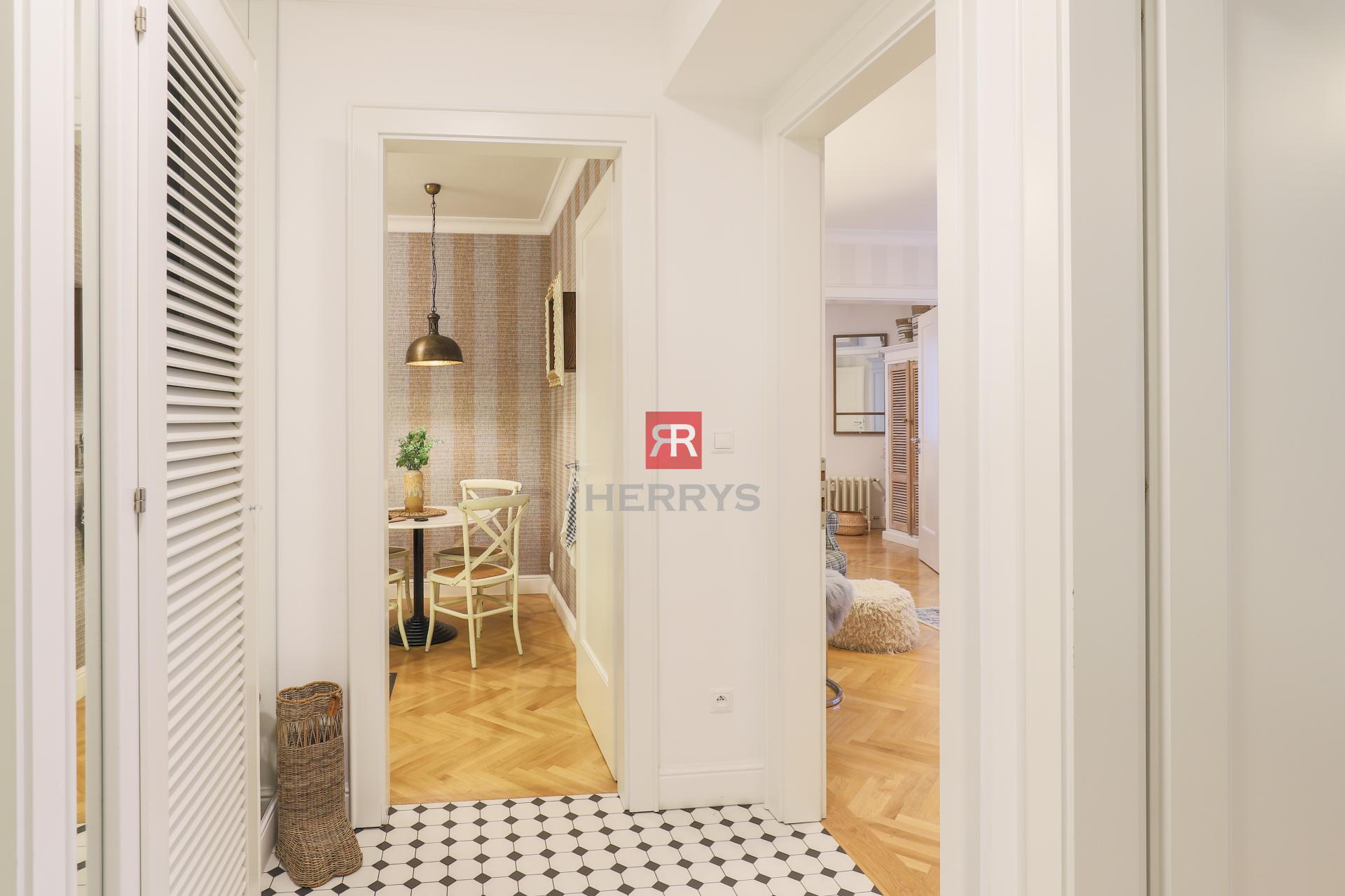 HERRYS – Na prenájom luxusný 3-izbový byt s balkónom a klimatizáciou v centre Bratislavy