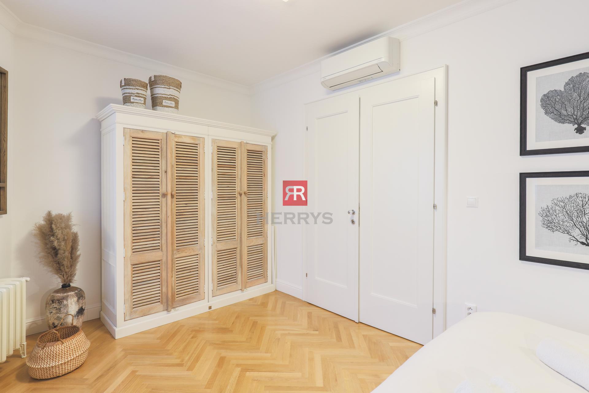 HERRYS – Na prenájom luxusný 3-izbový byt s balkónom a klimatizáciou v centre Bratislavy