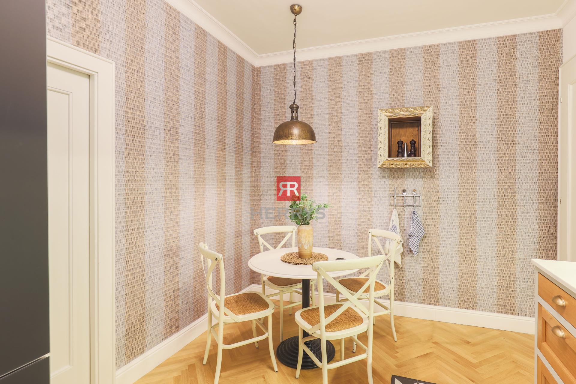 HERRYS – Na prenájom luxusný 3-izbový byt s balkónom a klimatizáciou v centre Bratislavy