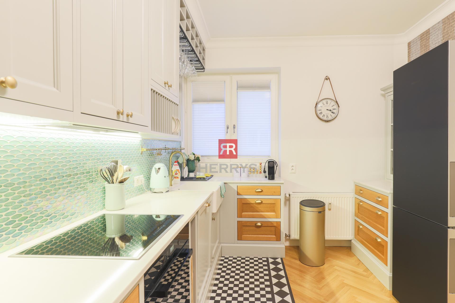 HERRYS – Na prenájom luxusný 3-izbový byt s balkónom a klimatizáciou v centre Bratislavy