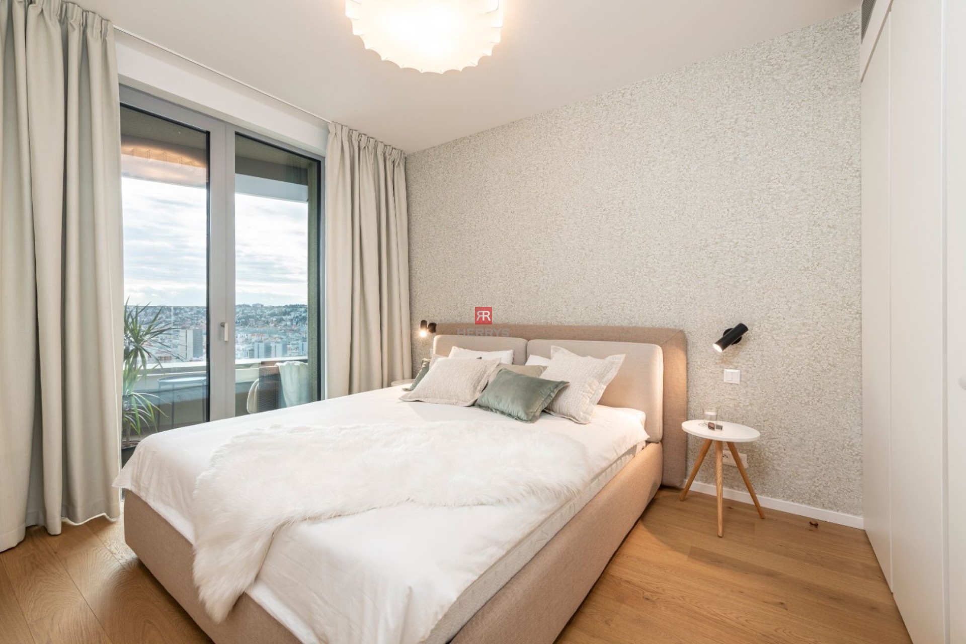 HERRYS-For rent, exclusive 2-room apartment in the new SKY PARK building on the 26th floor with a view of the castle