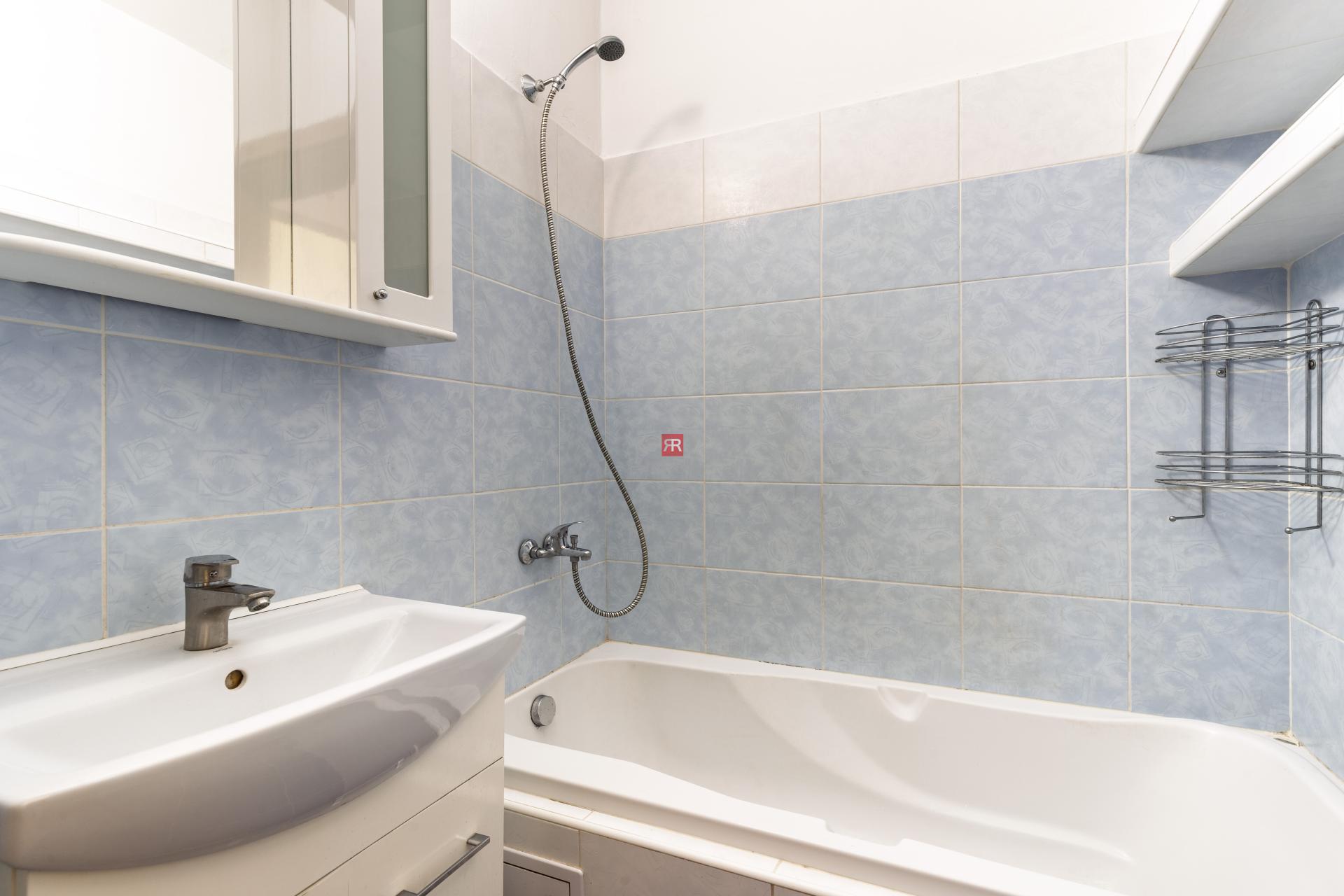 HERRYS - Na predaj priestranný 2 izbový byt s pivnicou na Hronskej ulici v Podunajských Biskupiciach