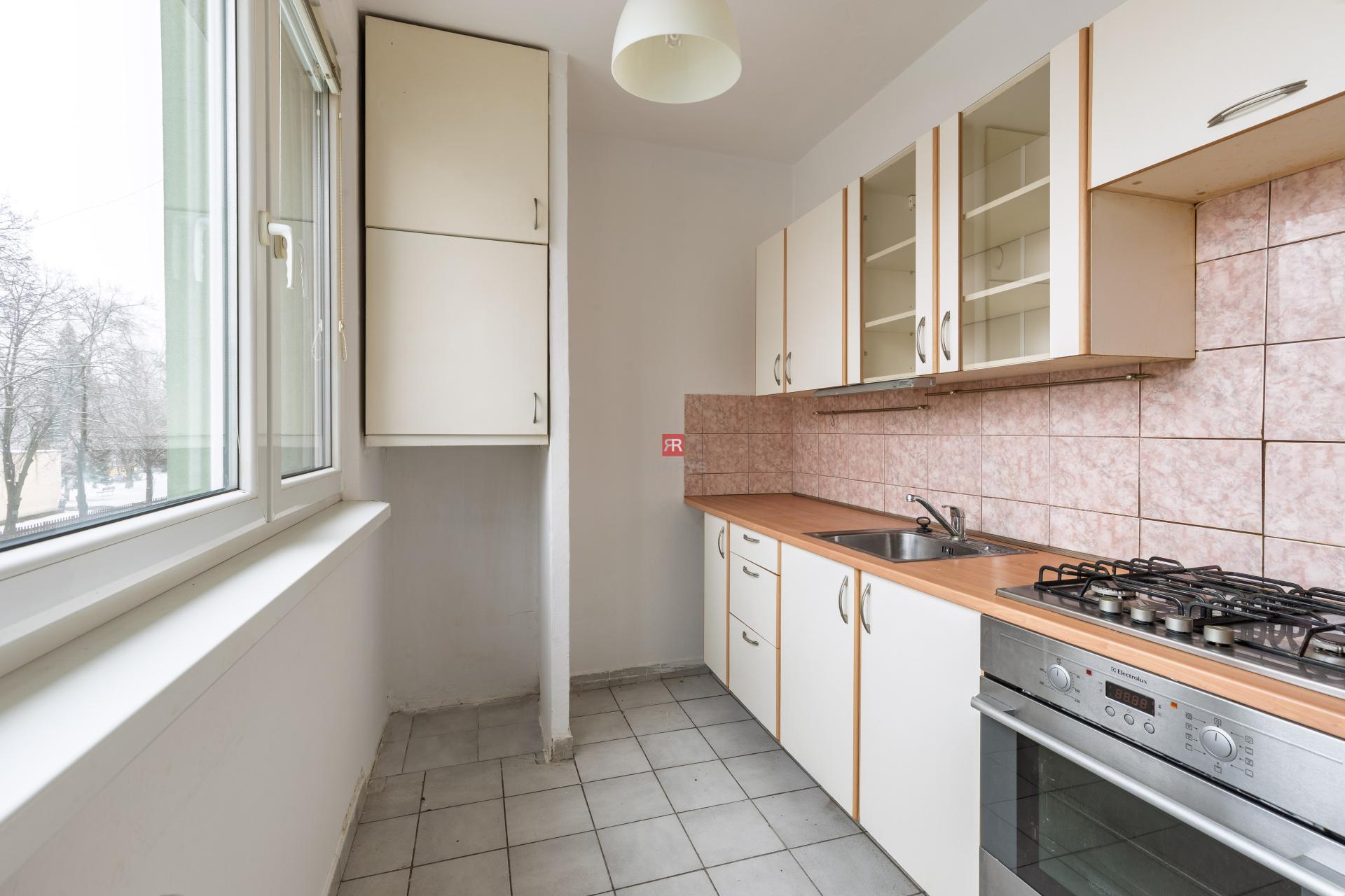 HERRYS - Na predaj priestranný 2 izbový byt s pivnicou na Hronskej ulici v Podunajských Biskupiciach