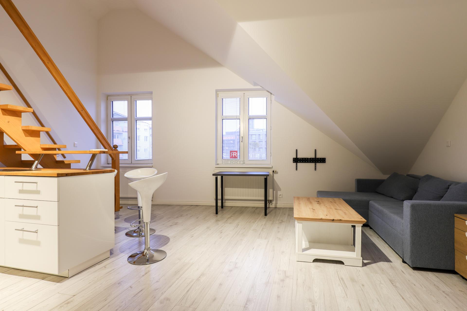 HERRYS – Stylish duplex apartment for rent on Štefanovičova Street in the Old Town