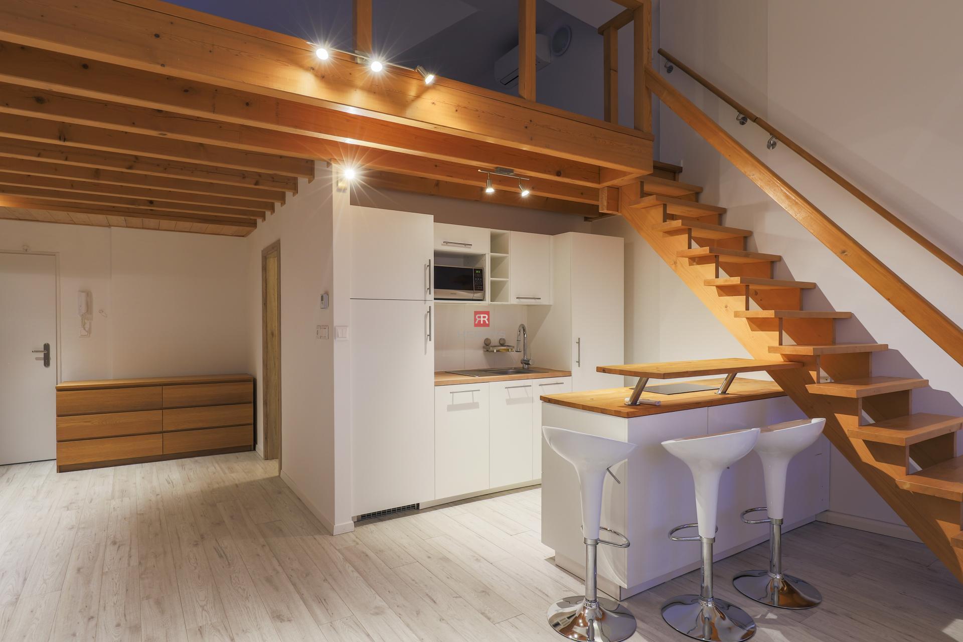 HERRYS – Stylish duplex apartment for rent on Štefanovičova Street in the Old Town