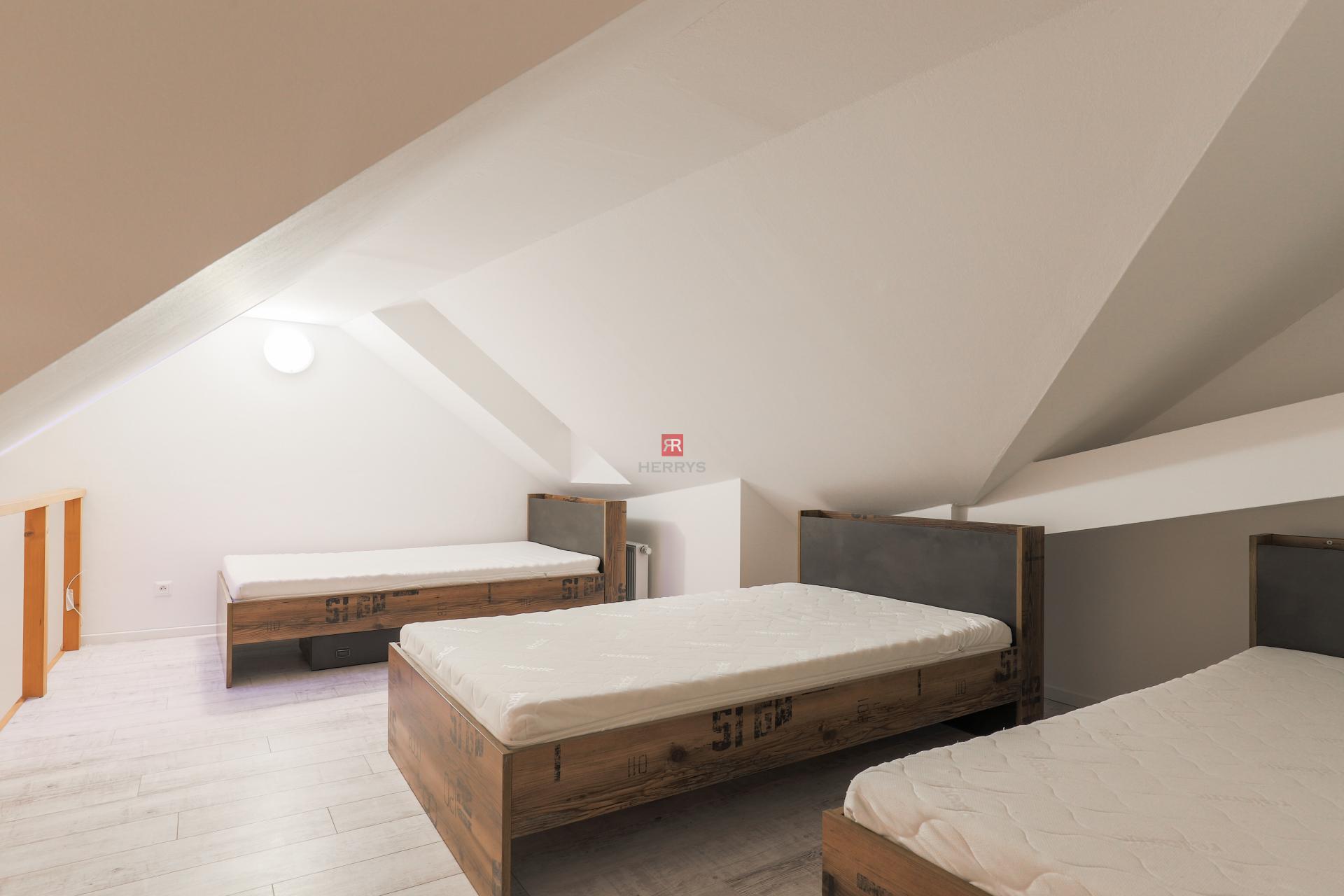 HERRYS – Stylish duplex apartment for rent on Štefanovičova Street in the Old Town