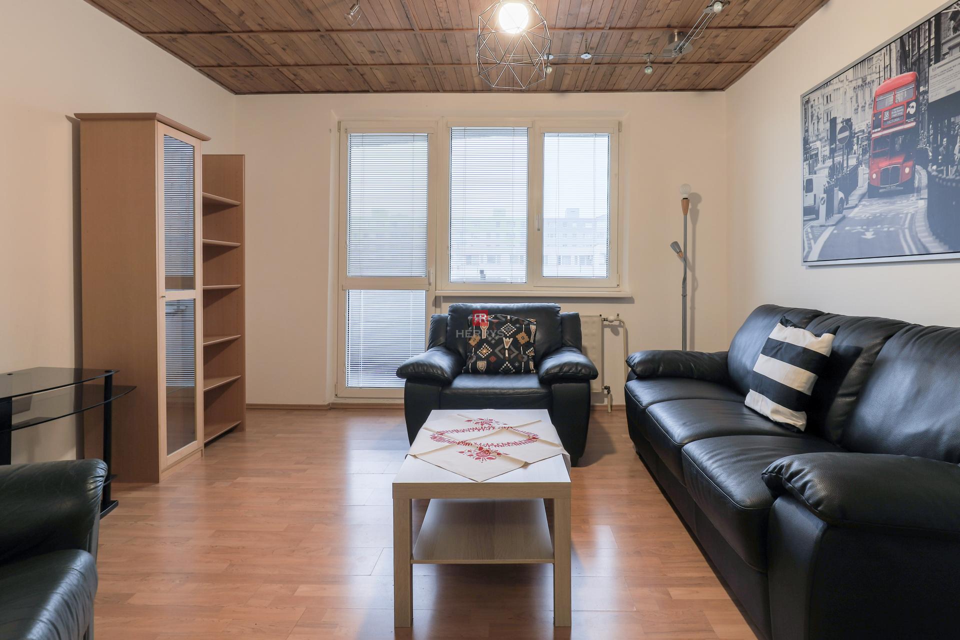 HERRYS - Spacious and practically designed 3-room apartment for rent at Hlaváčikova street