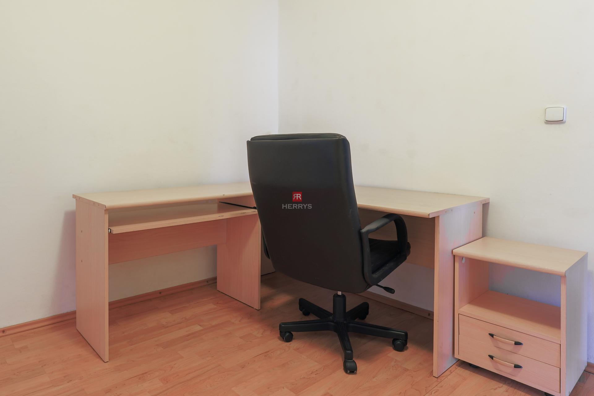 HERRYS - Spacious and practically designed 3-room apartment for rent at Hlaváčikova street